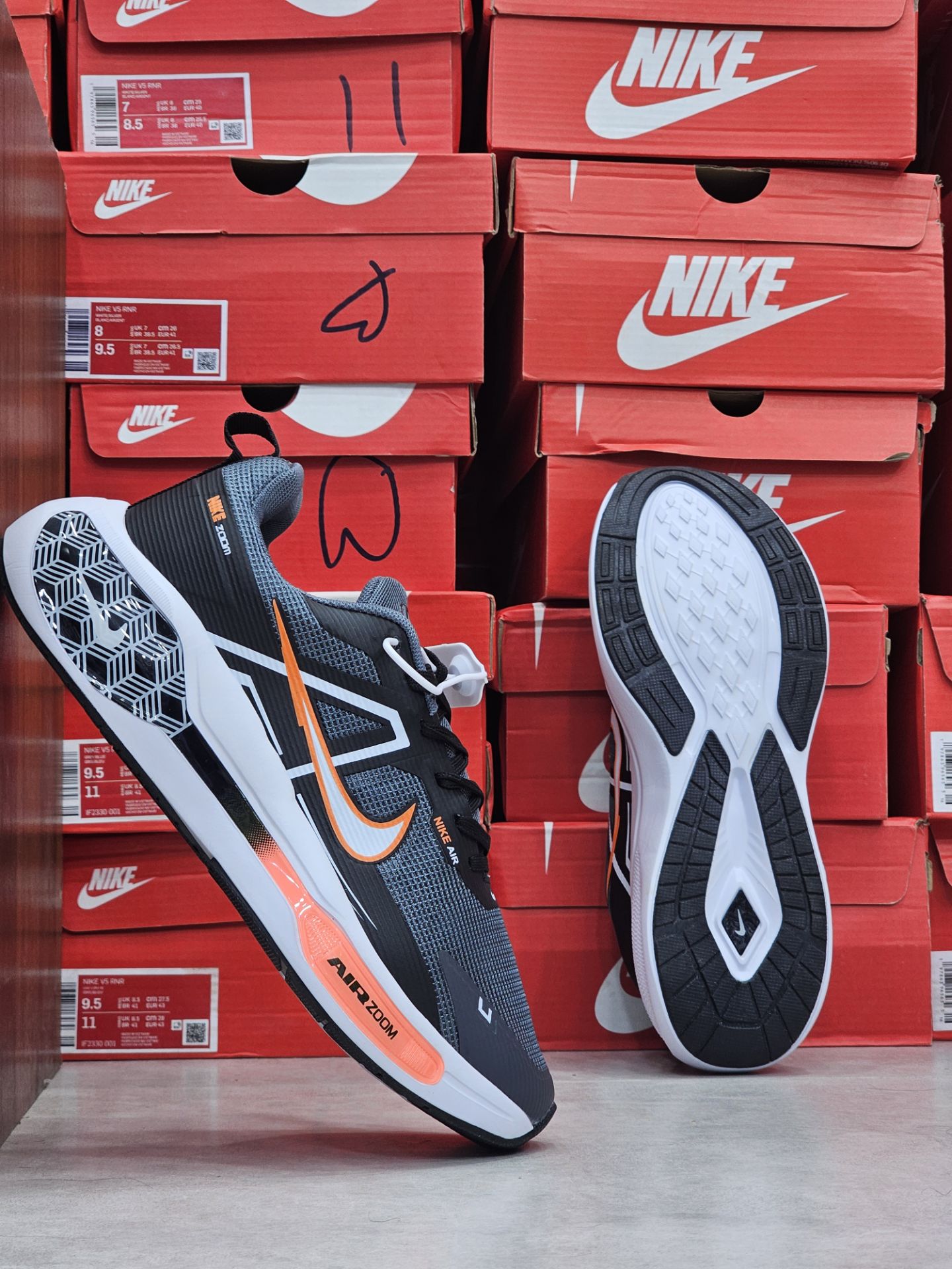کتونی نایک ایر زوم وینفلو ۲/Nike Air Zoom Winflo 2/سایز ۴۰ الی ۴۵ ساخت ویتنام وارداتی جعبه بارکد دار/ تضمین اصالت کالا/بالاترین کیفیت