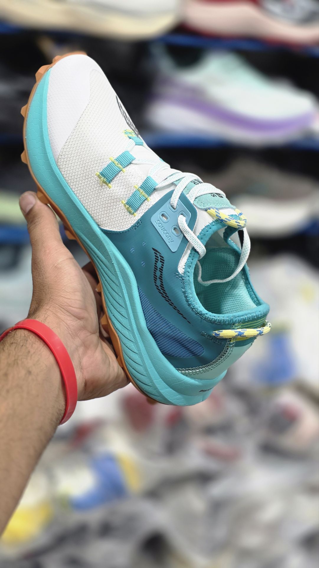 قیمت ساکونی اندورفین ریفت saucony endorphin rift مسترکوالیتی/ساخت ویتنام وارداتی/سایز ۴۰ الی ۴۵/ضمانت کیفیت کالا/فروش تکی و عمده