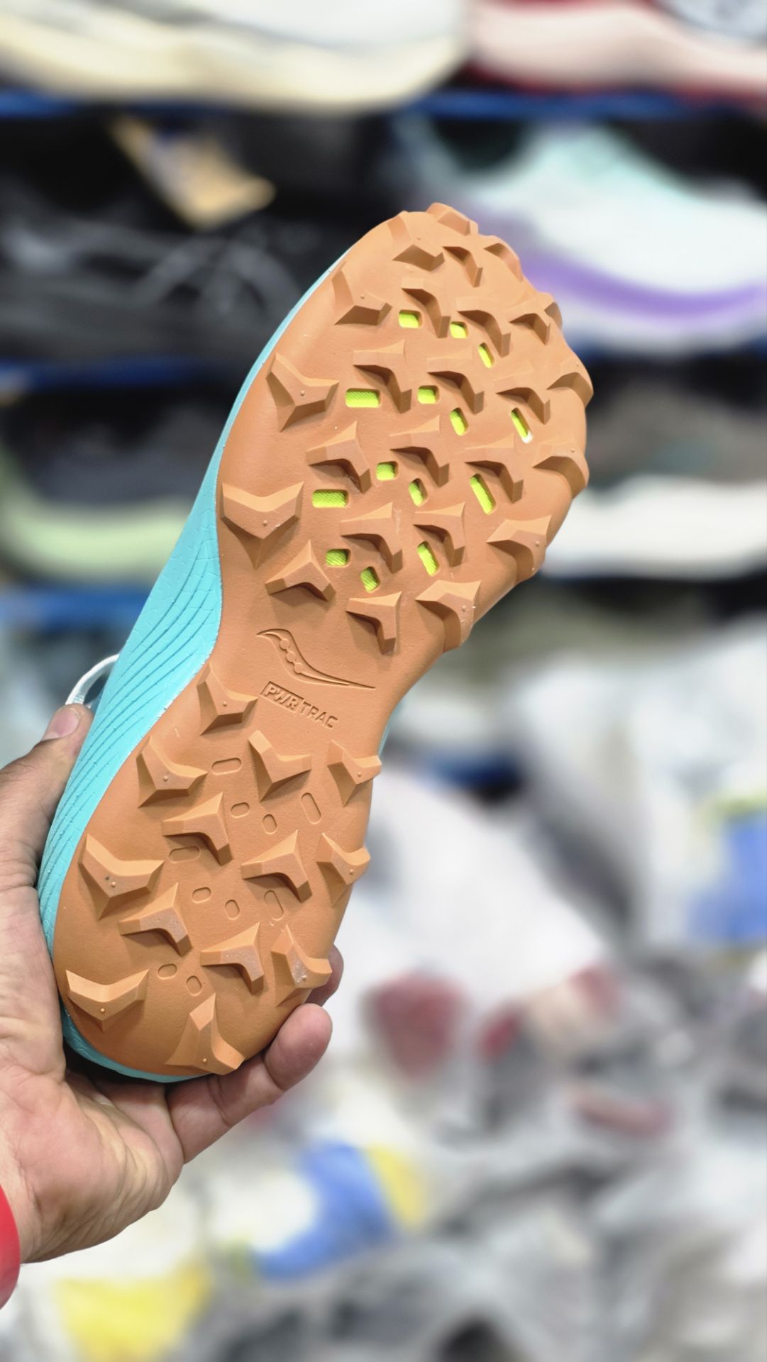قیمت ساکونی اندورفین ریفت saucony endorphin rift مسترکوالیتی/ساخت ویتنام وارداتی/سایز ۴۰ الی ۴۵/ضمانت کیفیت کالا/فروش تکی و عمده