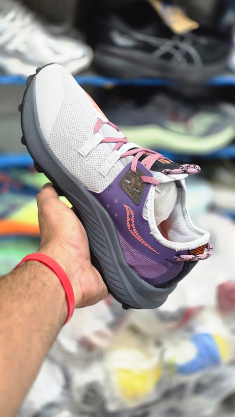 کتونی ویتنامی ساکونی اندورفین ریفت saucony endorphin rift مسترکوالیتی/ساخت ویتنام وارداتی/سایز ۴۰ الی ۴۵/ضمانت کیفیت کالا/فروش تکی و عمده