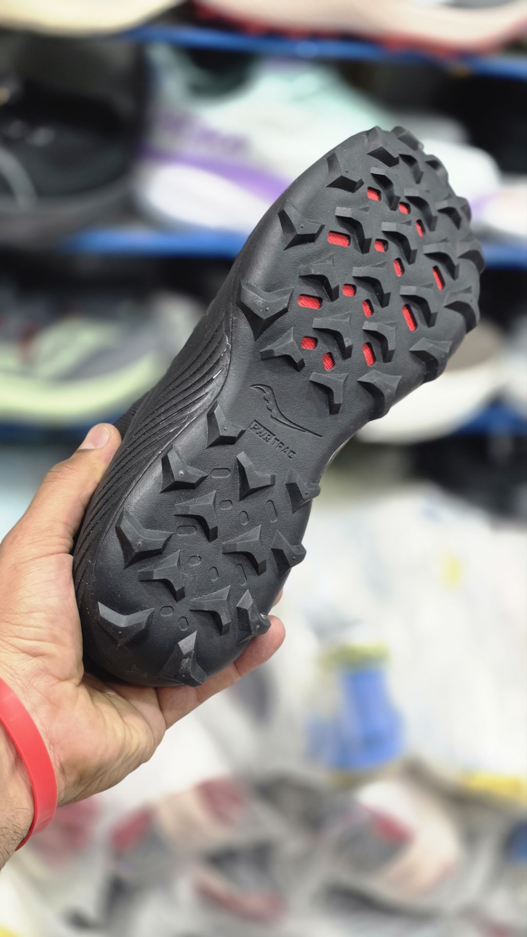 کتونی مردانه ساکونی اندورفین ریفت saucony endorphin rift مسترکوالیتی/ساخت ویتنام وارداتی/سایز ۴۰ الی ۴۵/ضمانت کیفیت کالا/فروش تکی و عمده