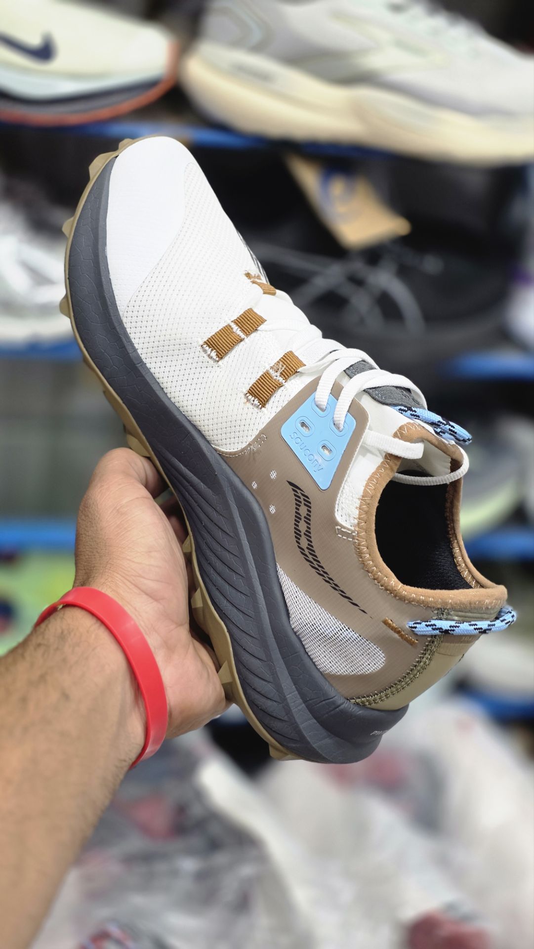 خرید ساکونی اندورفین ریفت saucony endorphin rift مسترکوالیتی/ساخت ویتنام وارداتی/سایز ۴۰ الی ۴۵/ضمانت کیفیت کالا/فروش تکی و عمده
