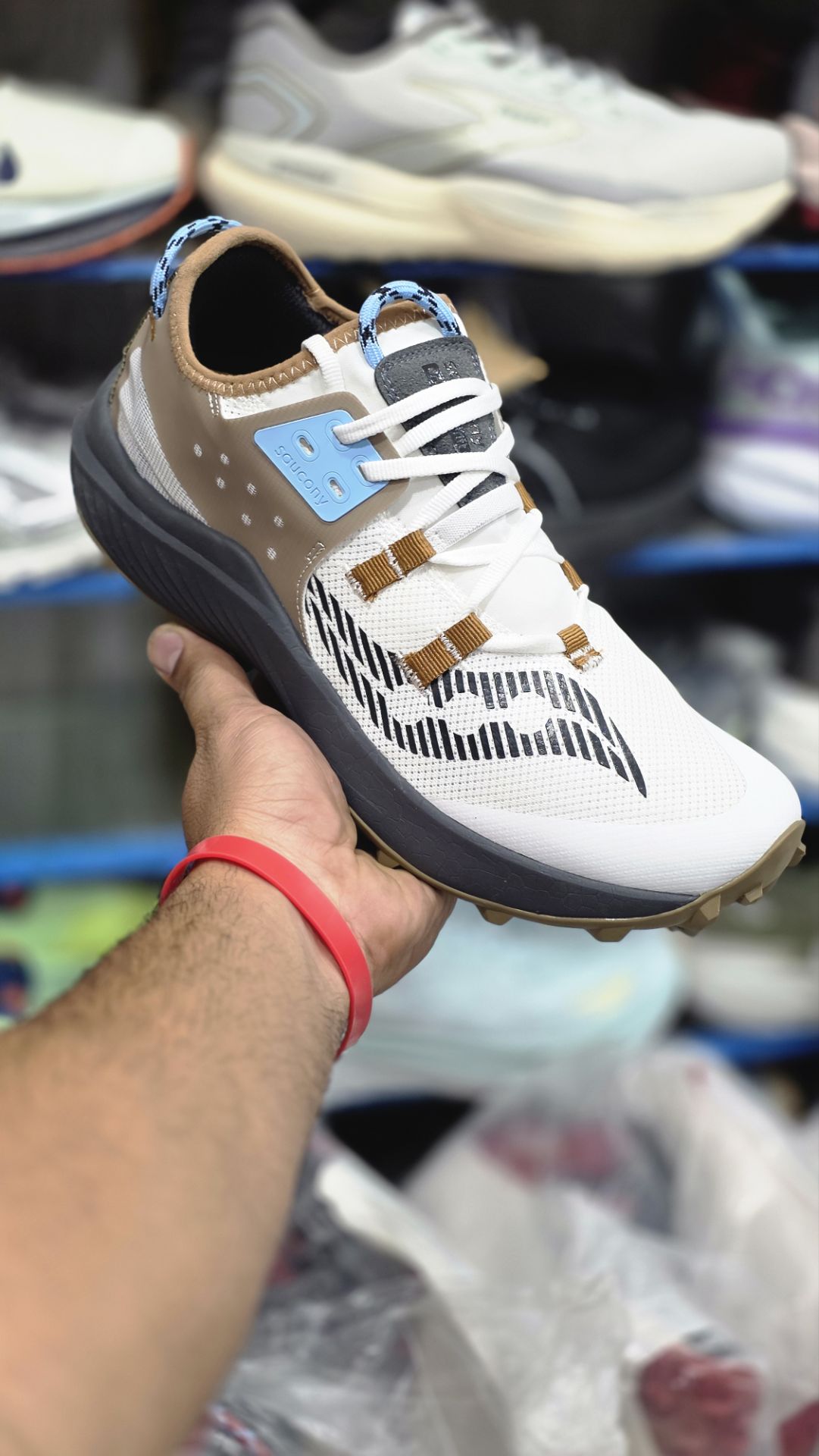 خرید ساکونی اندورفین ریفت saucony endorphin rift مسترکوالیتی/ساخت ویتنام وارداتی/سایز ۴۰ الی ۴۵/ضمانت کیفیت کالا/فروش تکی و عمده