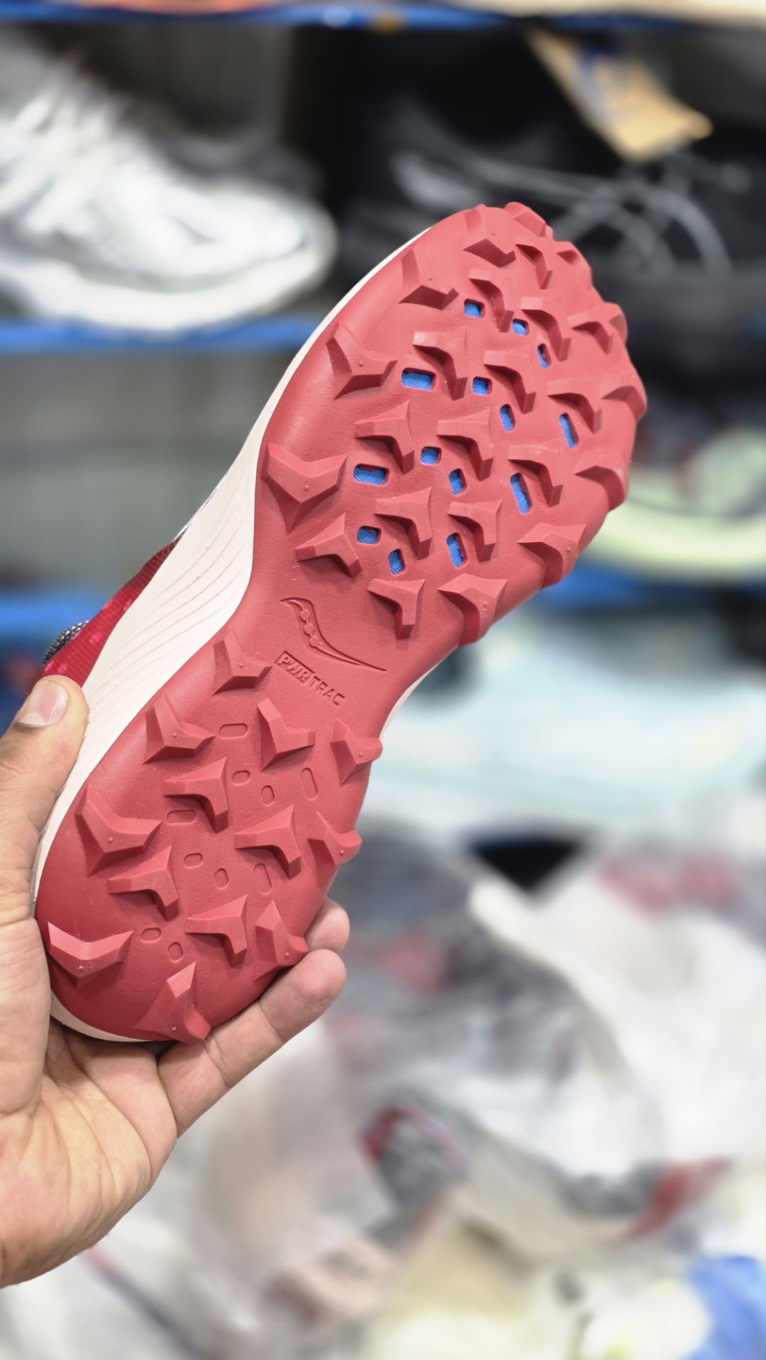 کتونی ویتنامی ساکونی اندورفین ریفت saucony endorphin rift مسترکوالیتی/ساخت ویتنام وارداتی/سایز ۴۰ الی ۴۵/ضمانت کیفیت کالا/فروش تکی و عمده