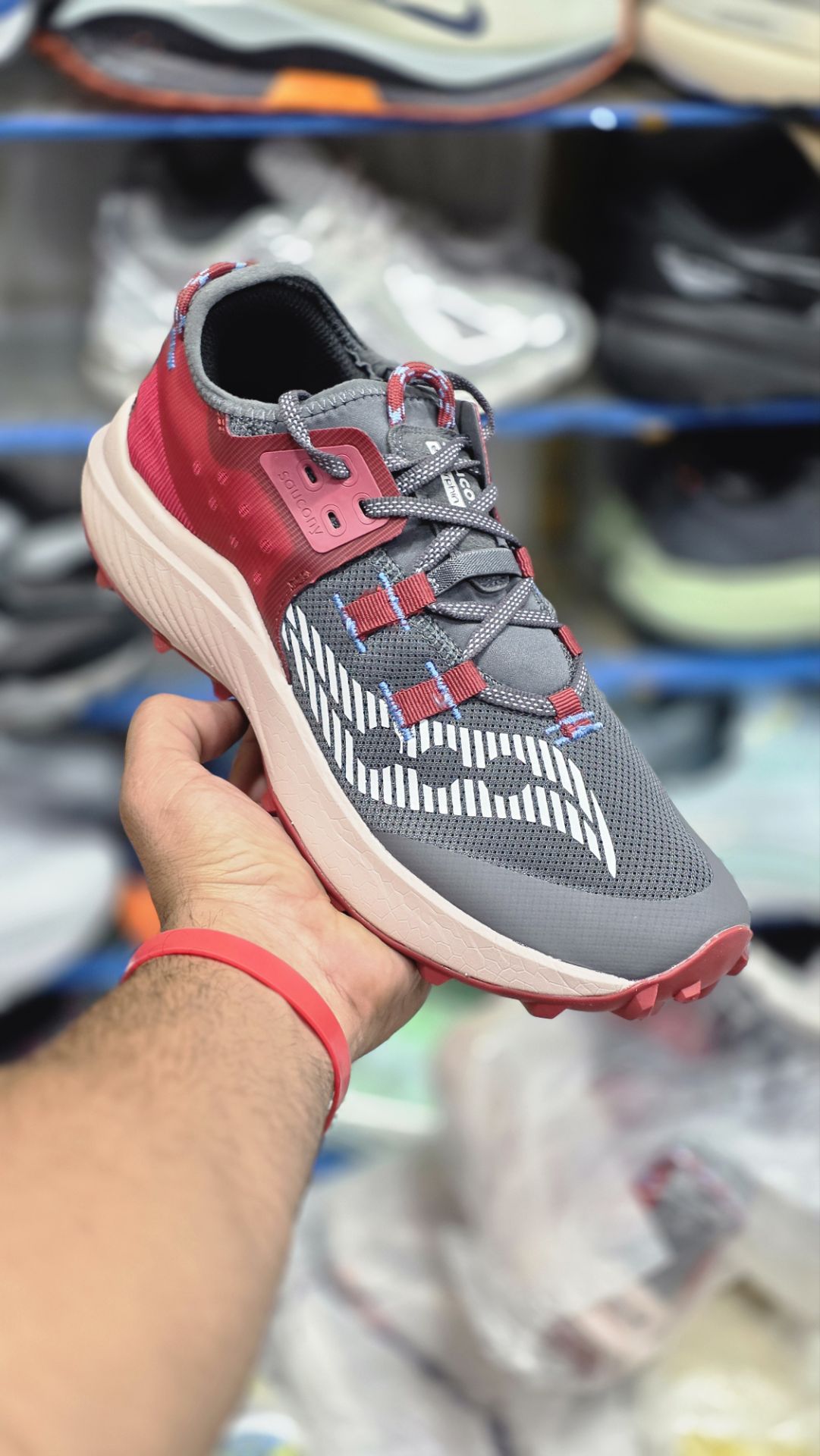 کتونی ویتنامی ساکونی اندورفین ریفت saucony endorphin rift/ساخت ویتنام وارداتی/سایز ۴۰ الی ۴۵/ضمانت کیفیت کالا/سایز ۴۰ الی ۴۵/فروش تکی و عمده