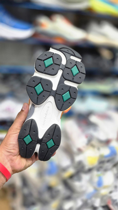 کتونی اسپرت نیوبالانس ۹۰۶۰ مسترکوالیتی A پیاده رویی و رانینگ/ Newbalance 9060/ ساخت ویتنام وارداتی / سایز ۴۰الی ۴۵ فروش تک و عمده ضمانت اصالت کالا کیفیت مسترکوالیتی درجه ۱