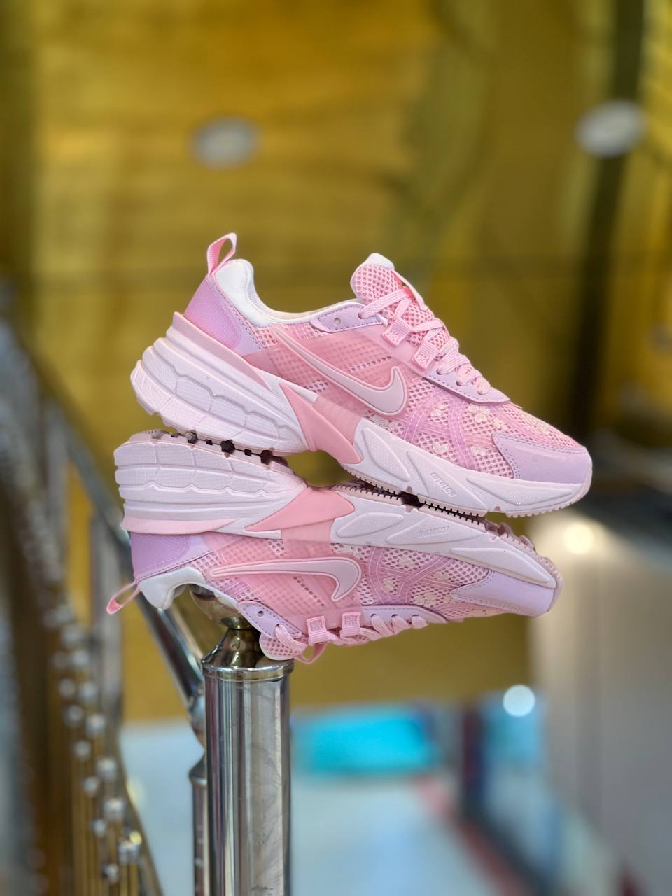 کتونی زنانه نایک وی تو کی Nike V2k Run /سایز 37الی40ساخت ویتنام وارداتی فروش تکی و عمده ضمانت کیفیت کالا