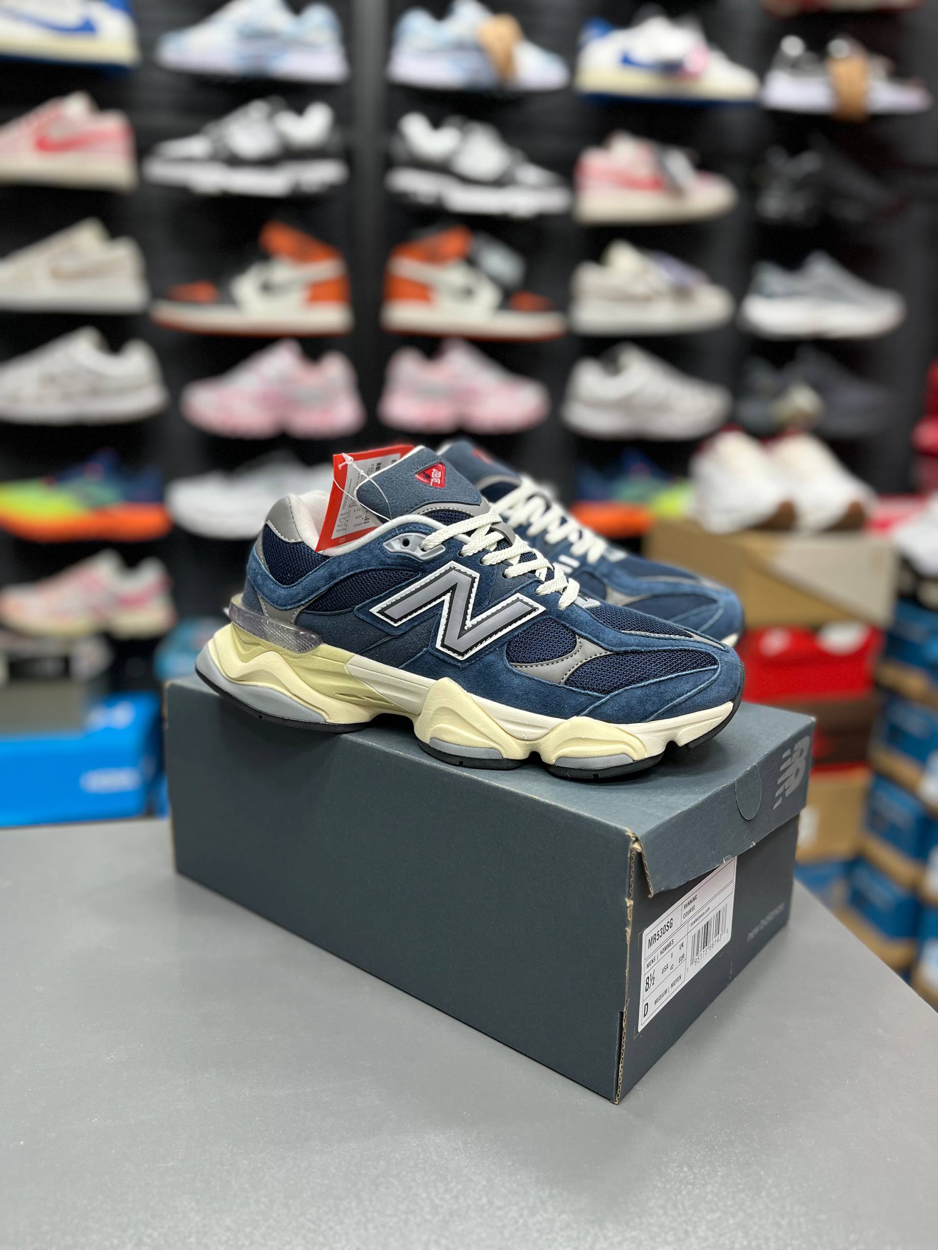 کتونی مردانه نیوبالانس ۹۰۶۰ مسترکوالیتی A پیاده رویی و رانینگ Newbalance 9060 ساخت ویتنام وارداتی سایز ۴۰الی ۴۵ فروش تک و عمده ضمانت اصالت کالا کیفیت مسترکوالیتی درجه ۱