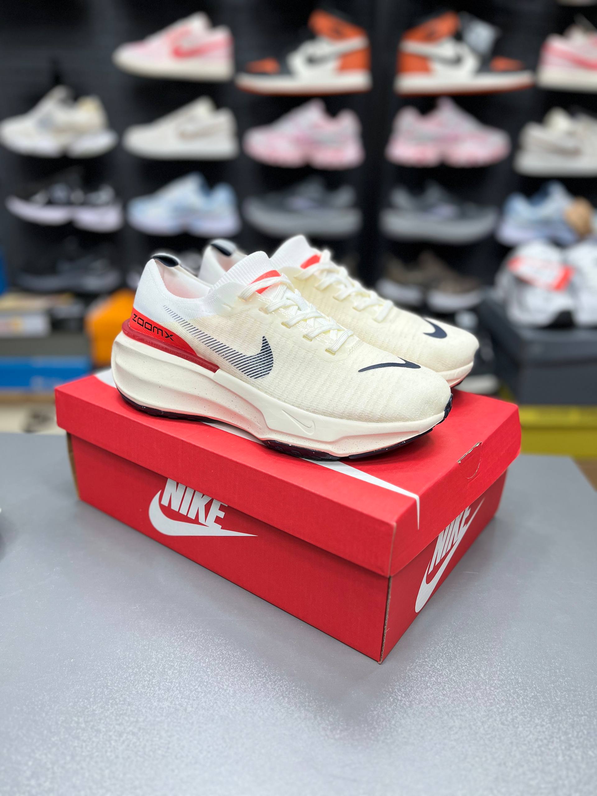 کتونی خارجی نایک زوم ایکس اینوینسیبل ران3 /Nike ZoomX Invincible Run 3 ساخت ویتنام وارداتی سایز ۴۰ الی۴۵ فروش تکی وعمده/ضمانت کیفیت کالا