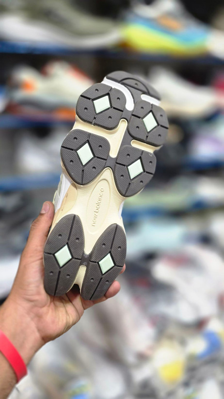 کتونی ویتنامی نیوبالانس ۹۰۶۰ پیاده رویی و رانینگ Newbalance 9060ساخت ویتنام وارداتی سایز ۴۰الی ۴۵ فروش تک و عمده ضمانت کیفیت کالا