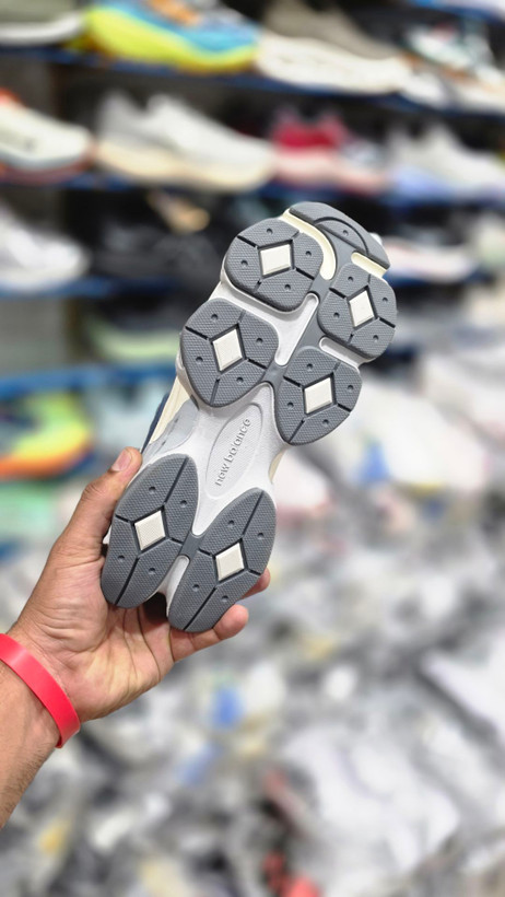 کتونی ویتنامی نیوبالانس ۹۰۶۰ پیاده رویی و رانینگ Newbalance 9060ساخت ویتنام وارداتی سایز ۴۰الی ۴۵ فروش تک و عمده ضمانت کیفیت کالا