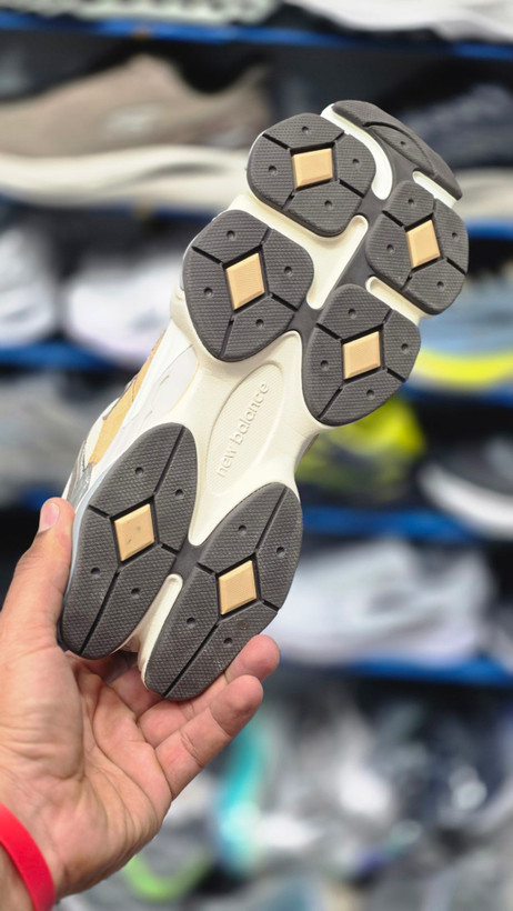 کتونی مردانه نیوبالانس ۹۰۶۰ پیاده رویی و رانینگ Newbalance 9060ساخت ویتنام وارداتی سایز ۴۰الی ۴۵ فروش تک و عمده ضمانت کیفیت کالا