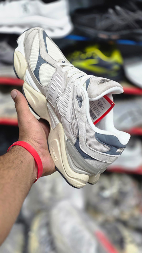 کتونی مردانه نیوبالانس ۹۰۶۰ پیاده رویی و رانینگ Newbalance 9060ساخت ویتنام وارداتی سایز ۴۰الی ۴۵ فروش تک و عمده ضمانت کیفیت کالا