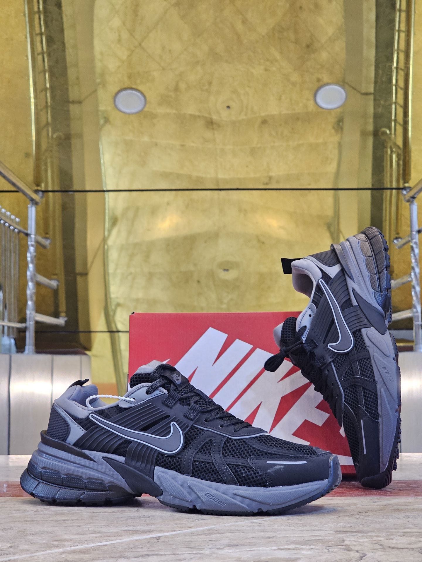 کتونی ویتنامی نایک وی تو کی Nike V2k Run /سایز 37الی۴۵ساخت ویتنام وارداتی فروش تکی و عمده ضمانت کیفیت کالا