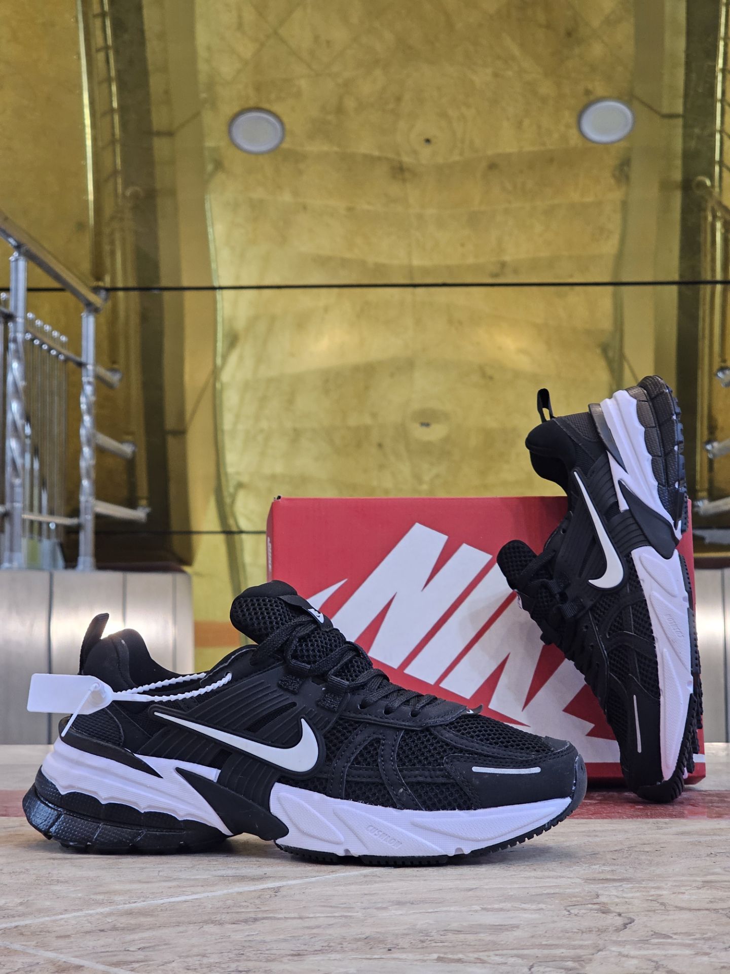 کتونی مسترکوالیتی نایک وی تو کی Nike V2k Run /سایز 37الی۴۵ساخت ویتنام وارداتی فروش تکی و عمده ضمانت کیفیت کالا