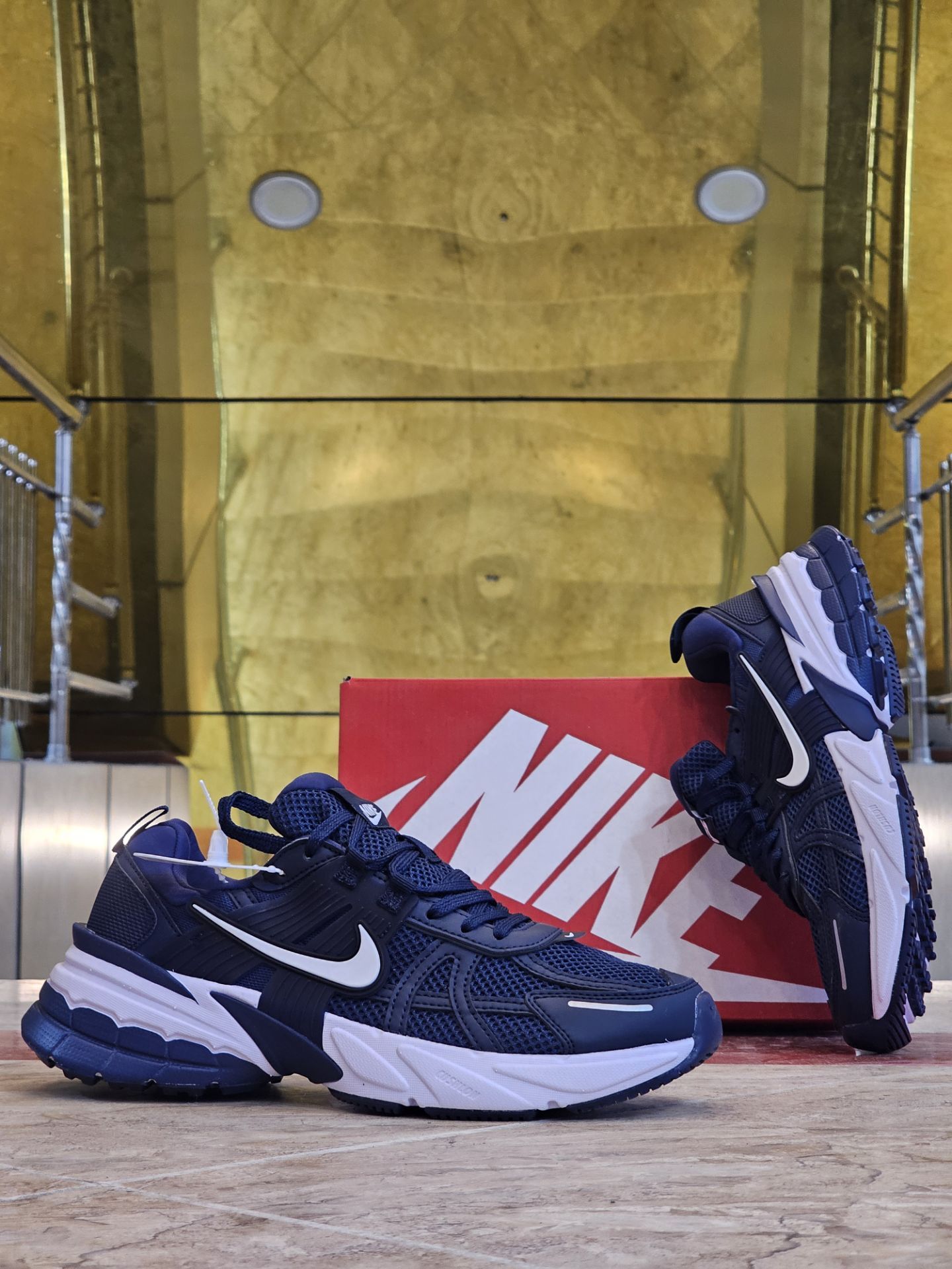 کتونی مسترکوالیتی نایک وی تو کی Nike V2k Run /سایز 37الی۴۵ساخت ویتنام وارداتی فروش تکی و عمده ضمانت کیفیت کالا