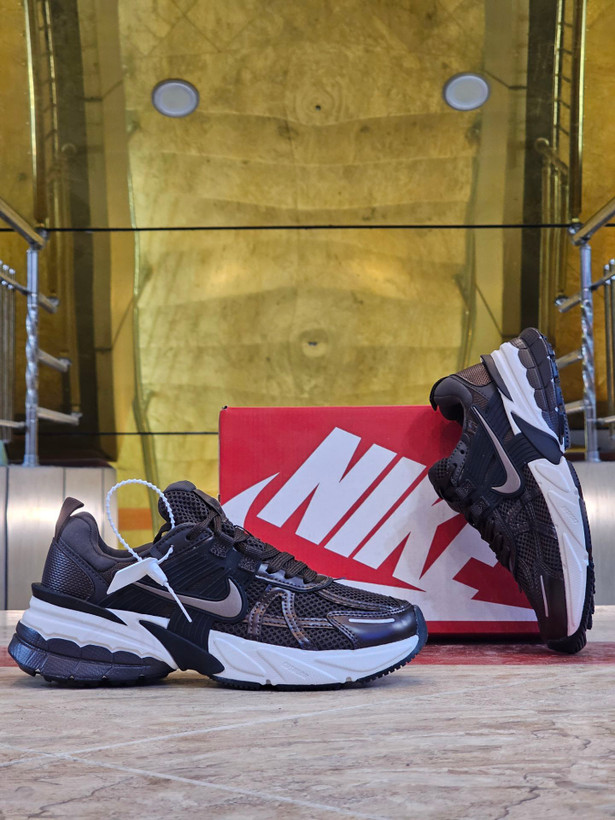 کتونی آقایان و بانوان نایک وی تو کی Nike V2k Run /سایز 37الی۴۵ساخت ویتنام وارداتی فروش تکی و عمده ضمانت کیفیت کالا