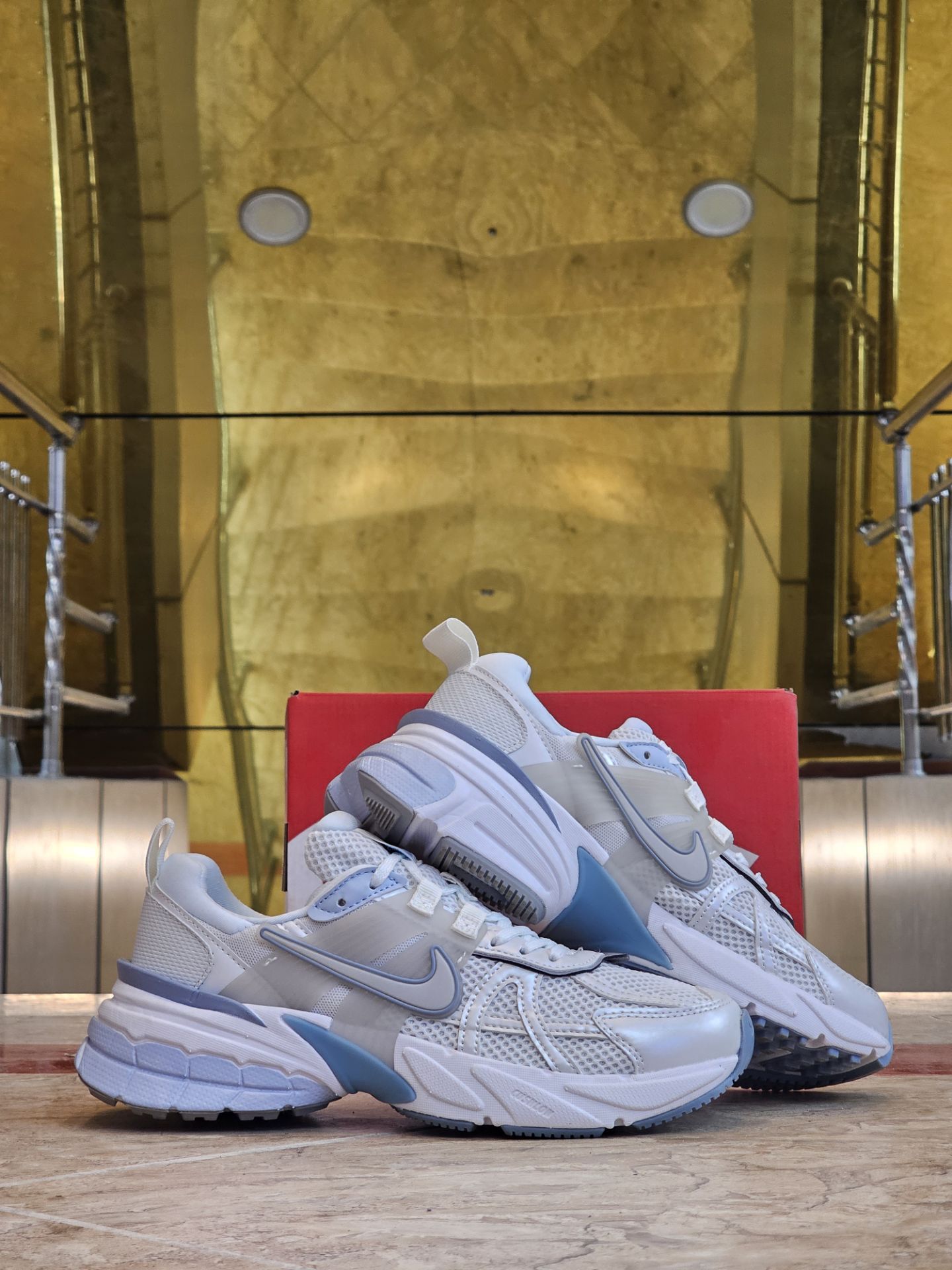 کتونی مسترکوالیتی نایک وی تو کی Nike V2k Run /سایز 37الی۴۵ساخت ویتنام وارداتی فروش تکی و عمده ضمانت کیفیت کالا