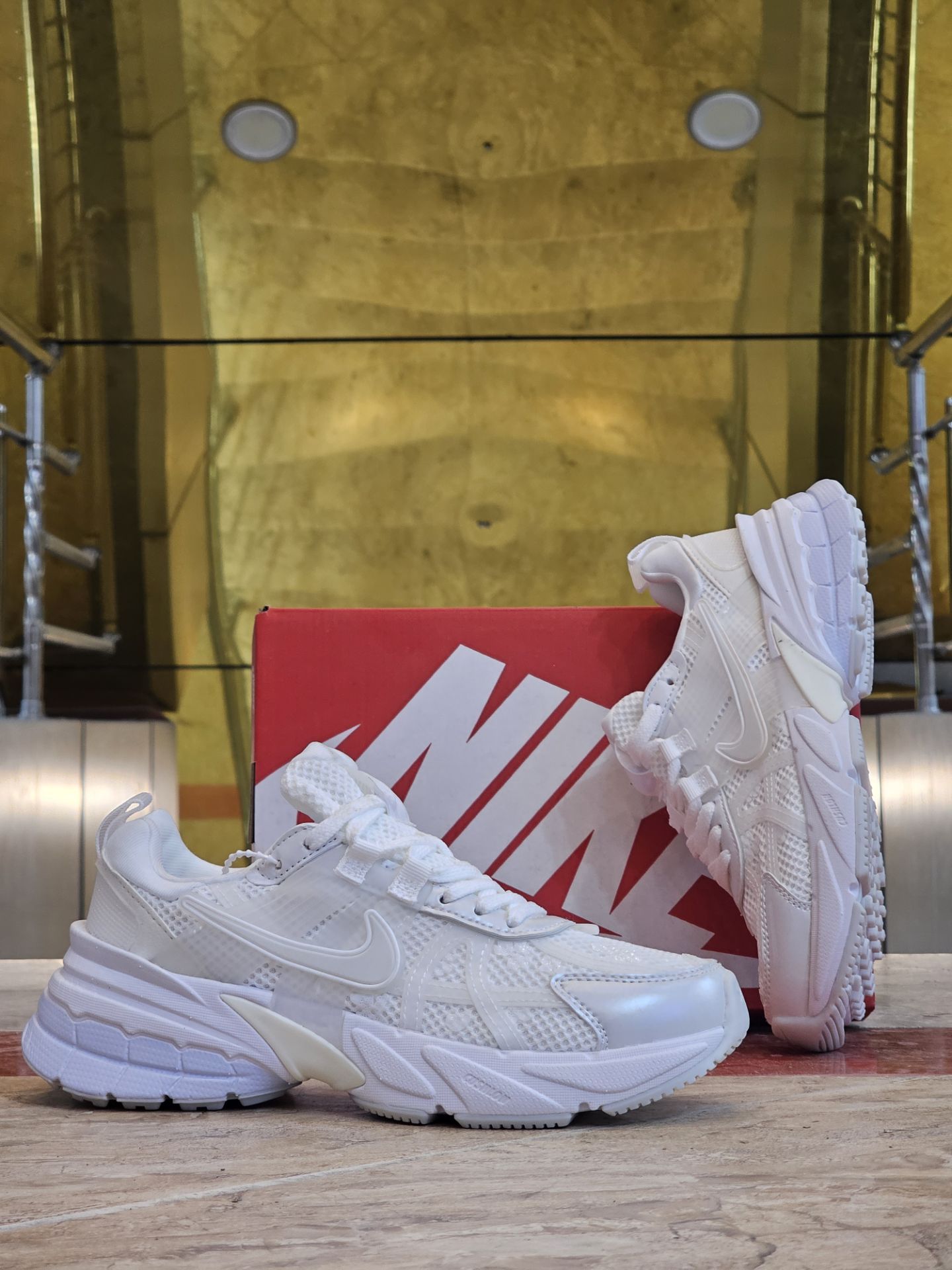 خرید نایک وی تو کی Nike V2k Run /سایز 37الی۴۰ساخت ویتنام وارداتی فروش تکی و عمده ضمانت کیفیت کالا