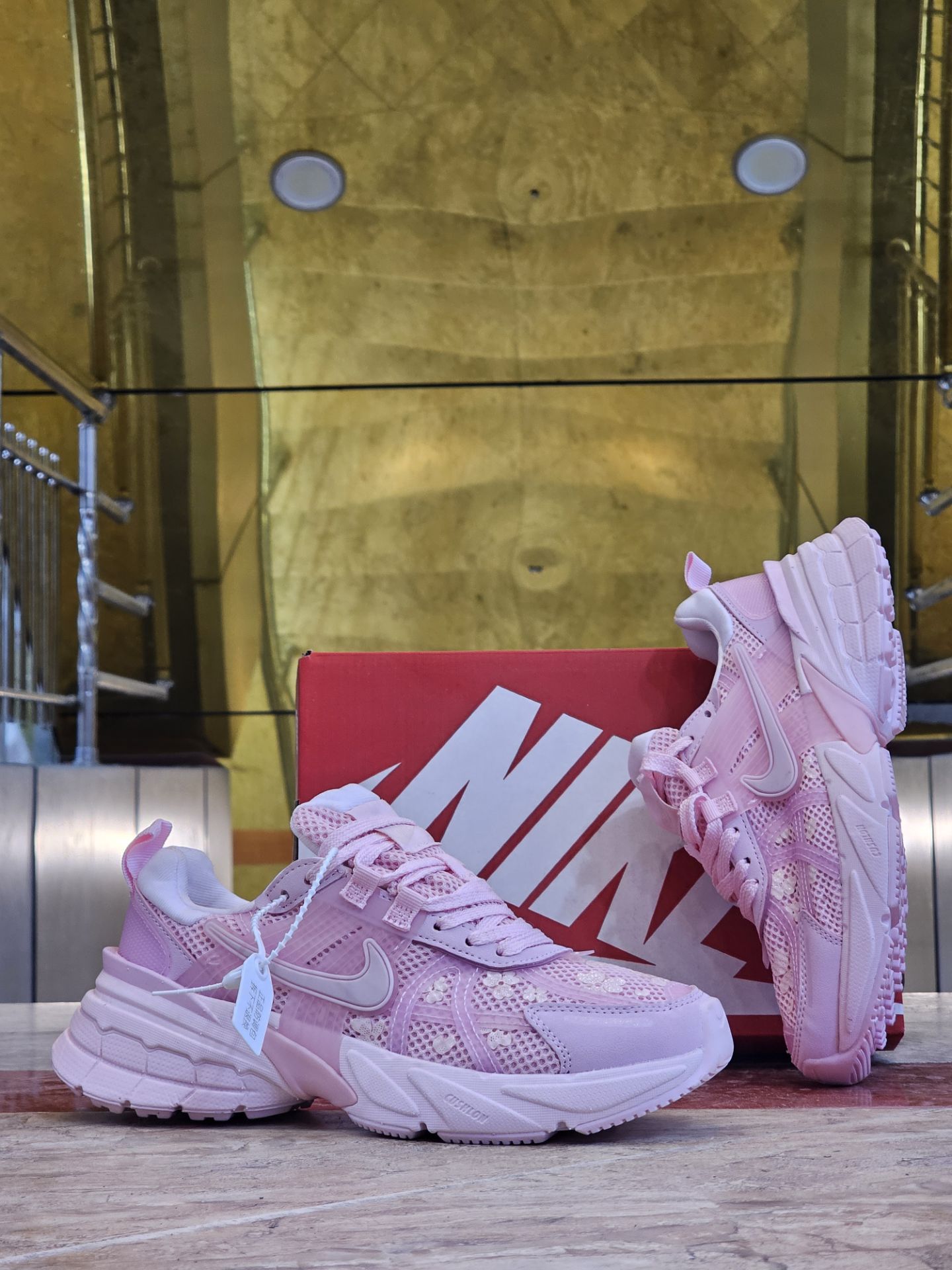 کتونی ویتنامی نایک وی تو کی Nike V2k Run /سایز 37الی۴۰ساخت ویتنام وارداتی فروش تکی و عمده ضمانت کیفیت کالا