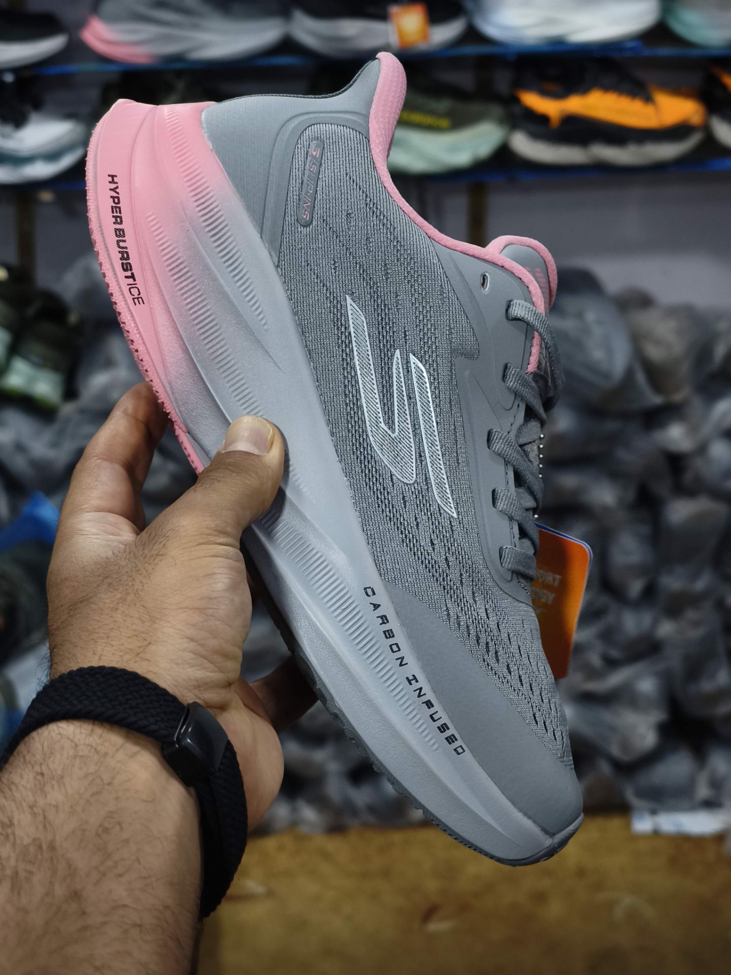 کتونی زنانه اسکیچرز هایپربرست کربن مستر کوالیتی/Skechers Hyper Burst Carbon/ساخت ویتنام وارداتی/سایز۳۷ الی ۴۰/فروش تکی و عمده ضمانت کیفیت کالا