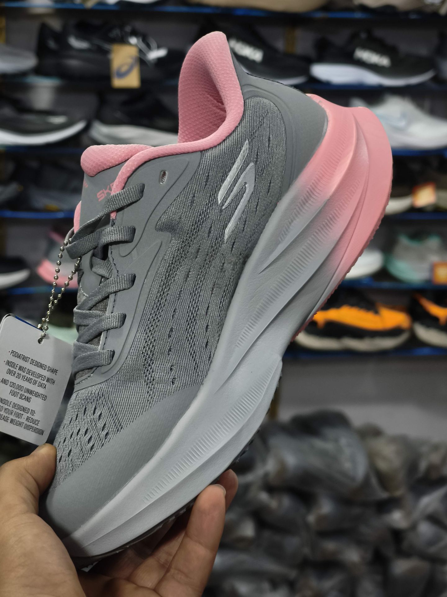 کتونی زنانه اسکیچرز هایپربرست کربن مستر کوالیتی/Skechers Hyper Burst Carbon/ساخت ویتنام وارداتی/سایز۳۷ الی ۴۰/فروش تکی و عمده ضمانت کیفیت کالا