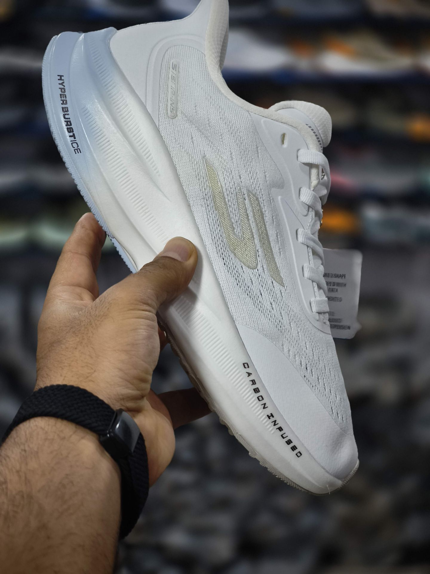 کتونی زنانه اسکیچرز هایپربرست کربن مستر کوالیتی/Skechers Hyper Burst Carbon/ساخت ویتنام وارداتی/سایز۳۷ الی ۴۰/فروش تکی و عمده ضمانت کیفیت کالا