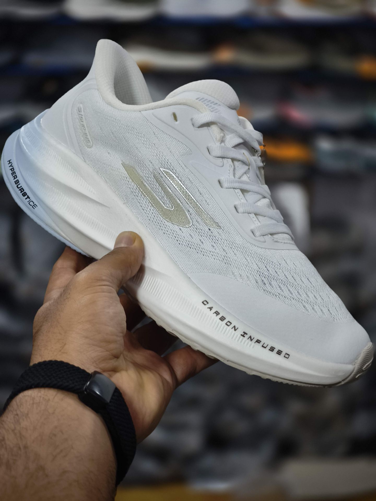 کتونی زنانه اسکیچرز هایپربرست کربن مستر کوالیتی/Skechers Hyper Burst Carbon/ساخت ویتنام وارداتی/سایز۳۷ الی ۴۰/فروش تکی و عمده ضمانت کیفیت کالا