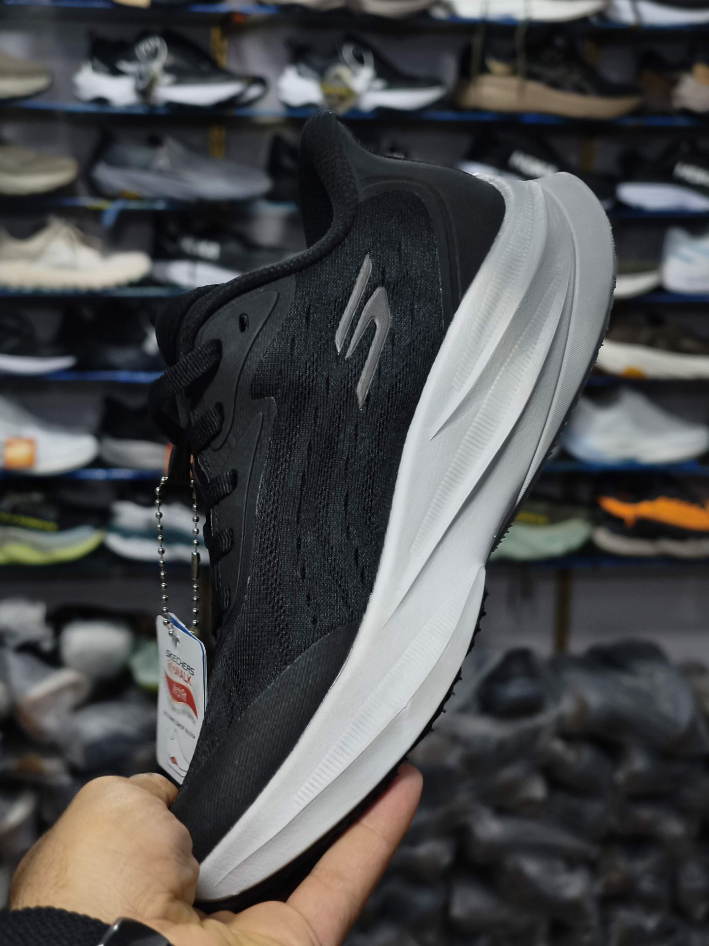 کتونی زنانه اسکیچرز هایپربرست کربن مستر کوالیتی/Skechers Hyper Burst Carbon/ساخت ویتنام وارداتی/سایز۳۷ الی ۴۰/فروش تکی و عمده ضمانت کیفیت کالا