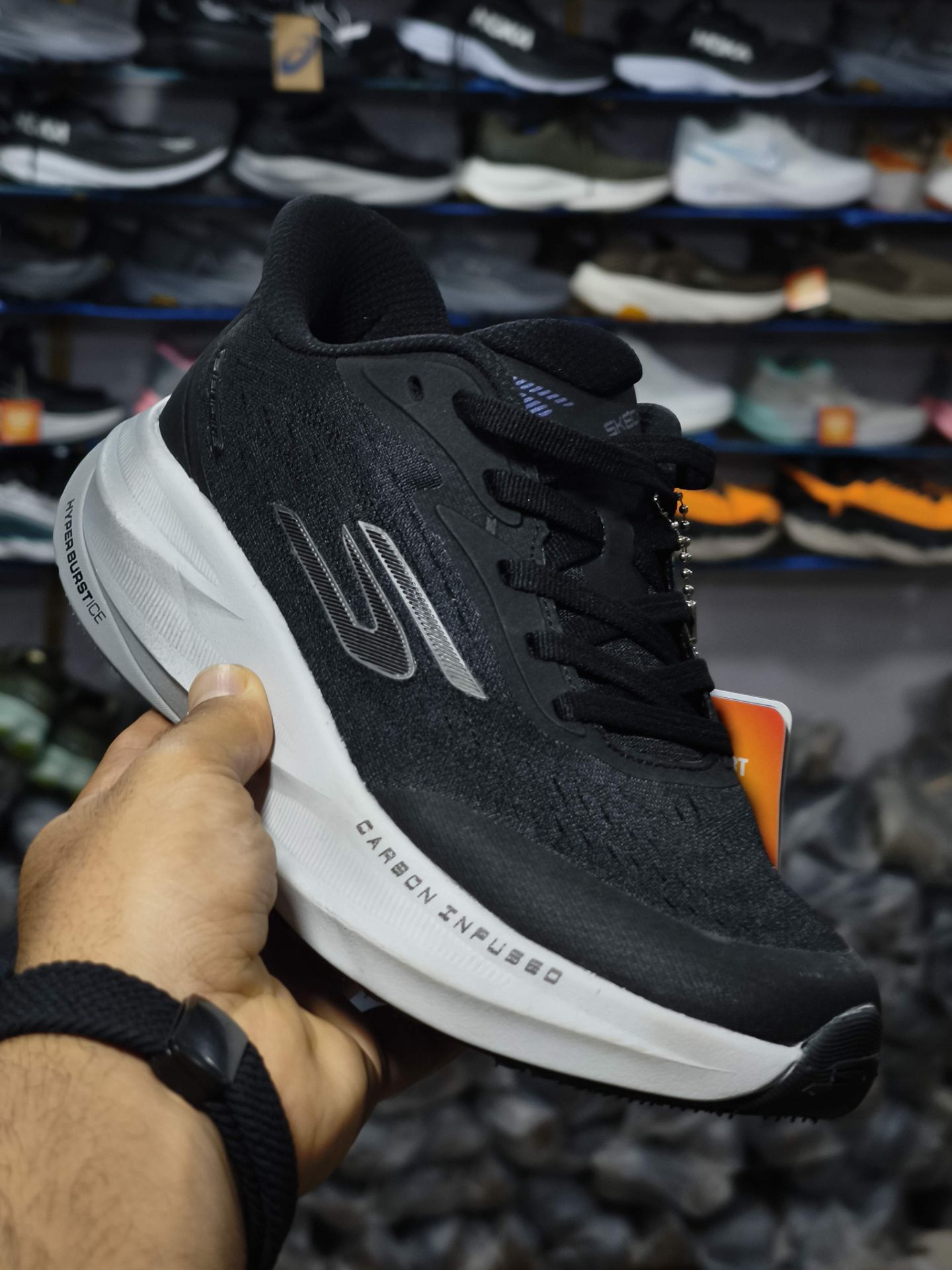 کتونی زنانه اسکیچرز هایپربرست کربن مستر کوالیتی/Skechers Hyper Burst Carbon/ساخت ویتنام وارداتی/سایز۳۷ الی ۴۰/فروش تکی و عمده ضمانت کیفیت کالا