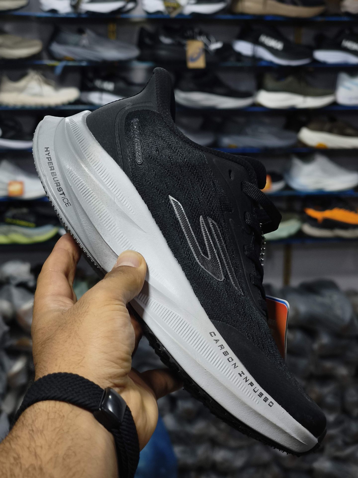 کتونی زنانه اسکیچرز هایپربرست کربن مستر کوالیتی/Skechers Hyper Burst Carbon/ساخت ویتنام وارداتی/سایز۳۷ الی ۴۰/فروش تکی و عمده ضمانت کیفیت کالا