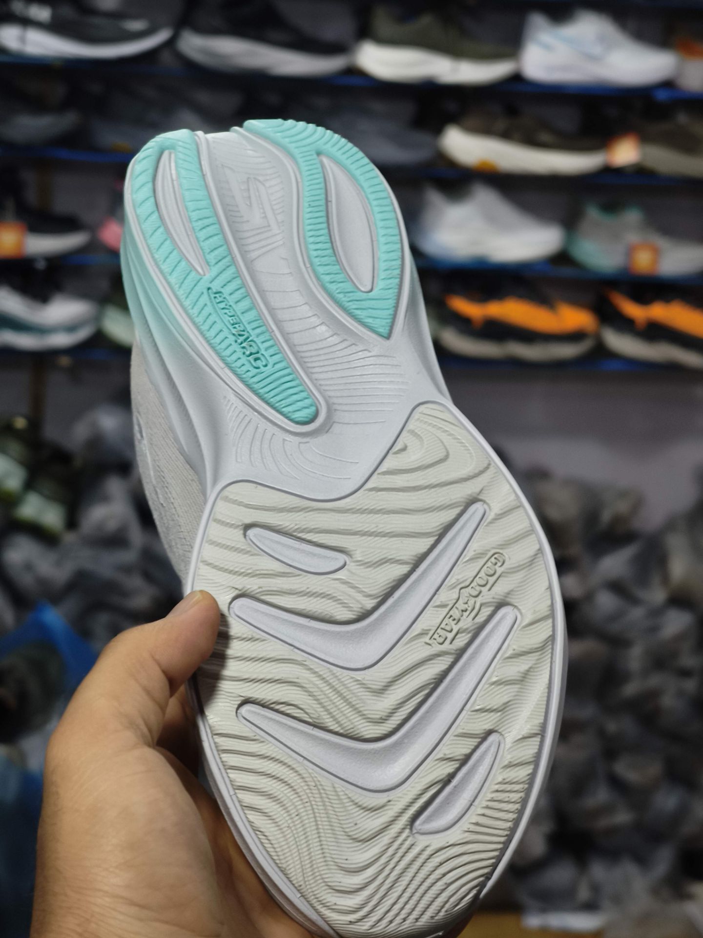 کتونی زنانه اسکیچرز هایپربرست کربن مستر کوالیتی/Skechers Hyper Burst Carbon/ساخت ویتنام وارداتی/سایز۳۷ الی ۴۰/فروش تکی و عمده ضمانت کیفیت کالا