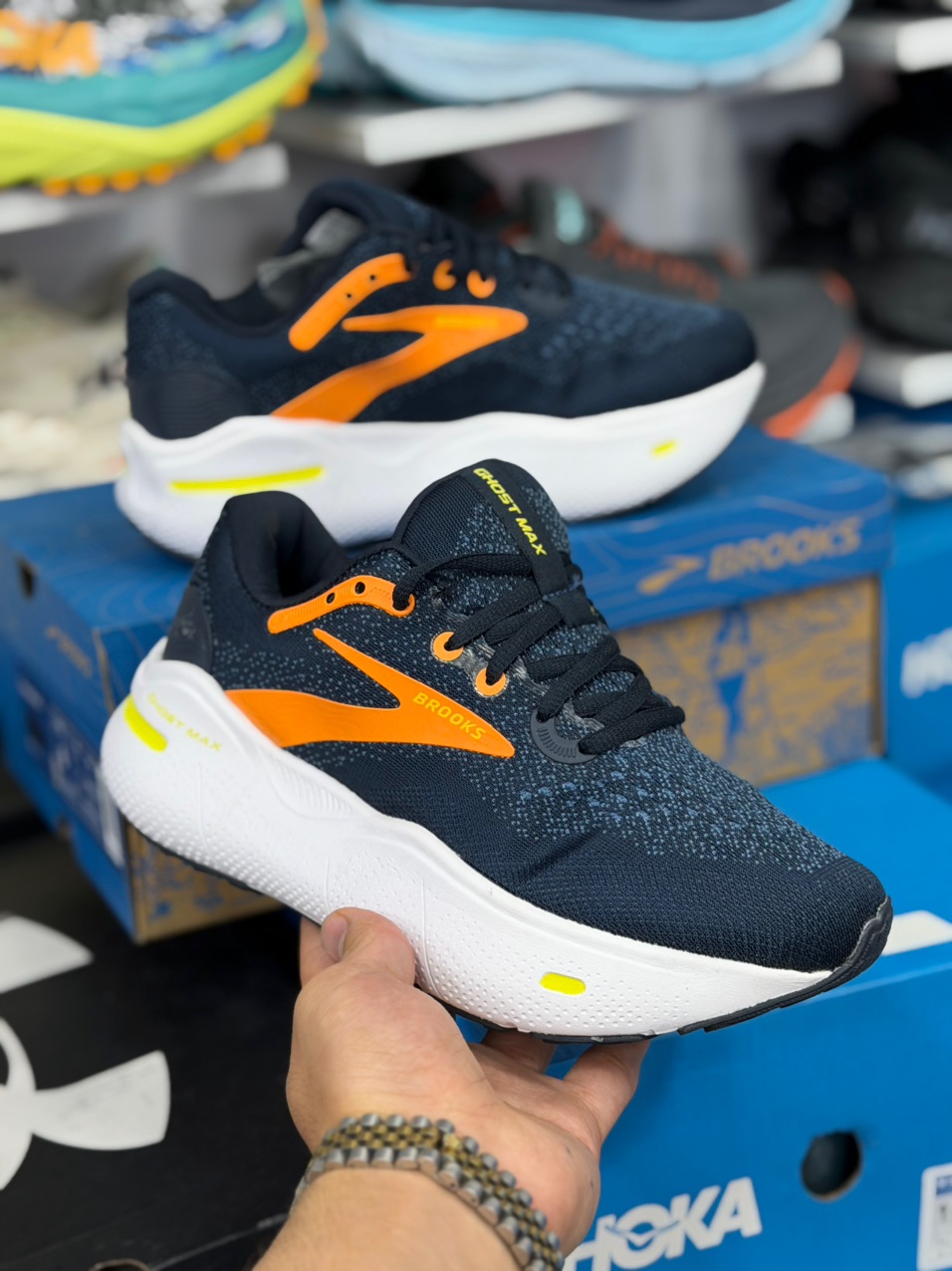کتونی رانینگ و پیاده روی بروکس گاست مکس/Brooks ghost max/ساخت ویتنام وارداتی/سایز۳۶الی 45/ضمانت اصالت کالا/فروش تکی و عمده
