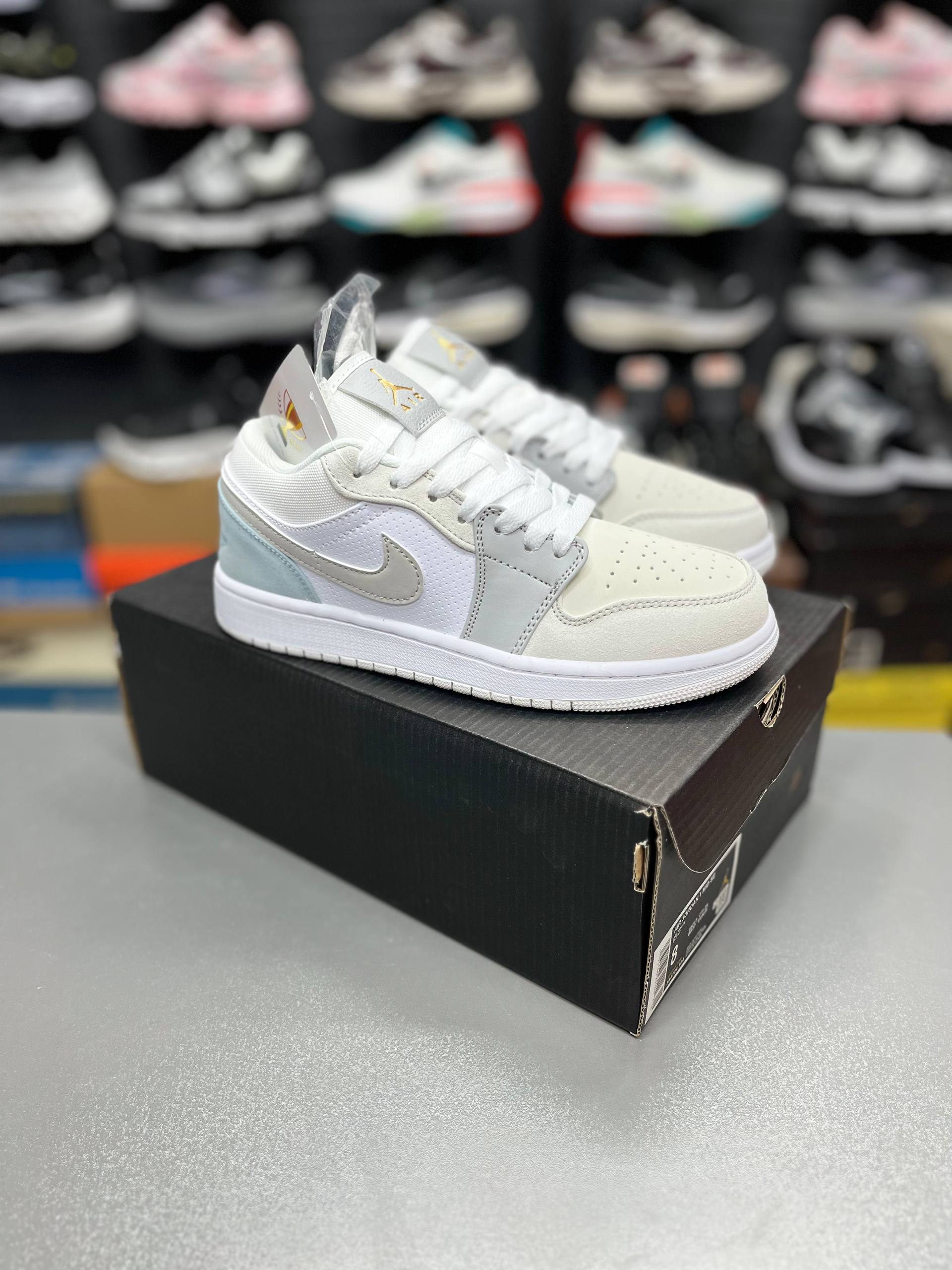 کتونی زنانه و مردانه نایک ایر جردن وان مسترکوالیتی Nike Air Jordan 1 وارداتی ساخت ویتنام سایز ۳۷ الی ۴۵فروش تکی و عمده/ضمانت کیفیت کالا