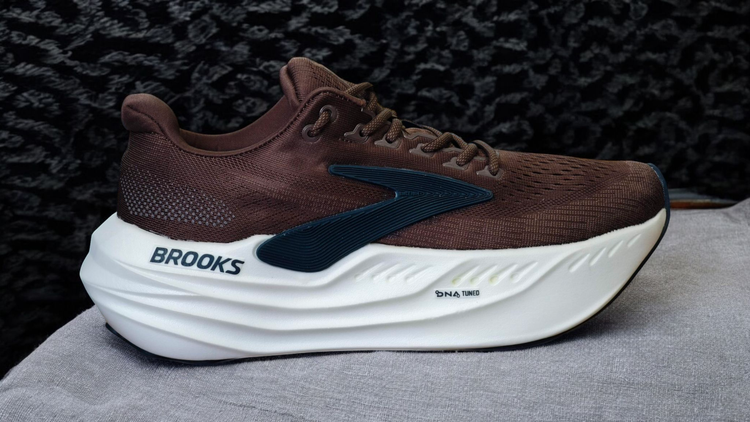 کتونی مسترکوالیتی بروکس گلیسرین مکس ۲ Brooks Glycerin max 2 / سایز ۴۴ ساخت ویتنام ضمانت کیفیت کالا
