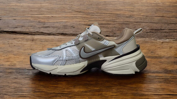 کتونی مسترکوالیتی نایک وی تو کی Nike V2k Run /سایز 42ساخت ویتنام وارداتی فروش تکی و عمده ضمانت کیفیت کالا