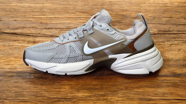 کتونی مسترکوالیتی نایک وی تو کی Nike V2k Run /سایز 42ساخت ویتنام وارداتی فروش تکی و عمده ضمانت کیفیت کالا