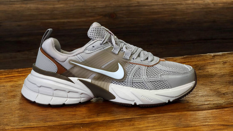 کتونی مسترکوالیتی نایک وی تو کی Nike V2k Run /سایز 42ساخت ویتنام وارداتی فروش تکی و عمده ضمانت کیفیت کالا