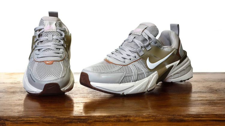 کتونی مسترکوالیتی نایک وی تو کی Nike V2k Run /سایز 42ساخت ویتنام وارداتی فروش تکی و عمده ضمانت کیفیت کالا