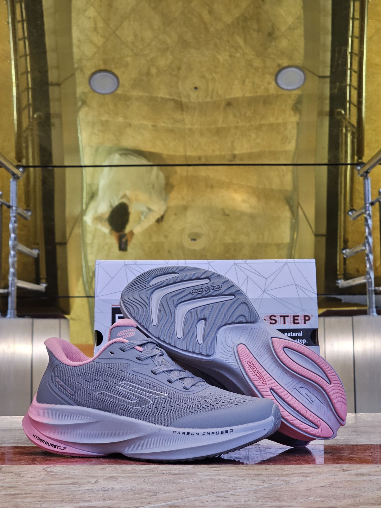 کتونی زنانه اسکیچرز هایپربرست کربن مسترکوالیتی/Skechers Hyper Burst Carbon/ساخت ویتنام وارداتی/سایز۳۷ الی ۴۰/فروش تکی و عمده ضمانت کیفیت کالا