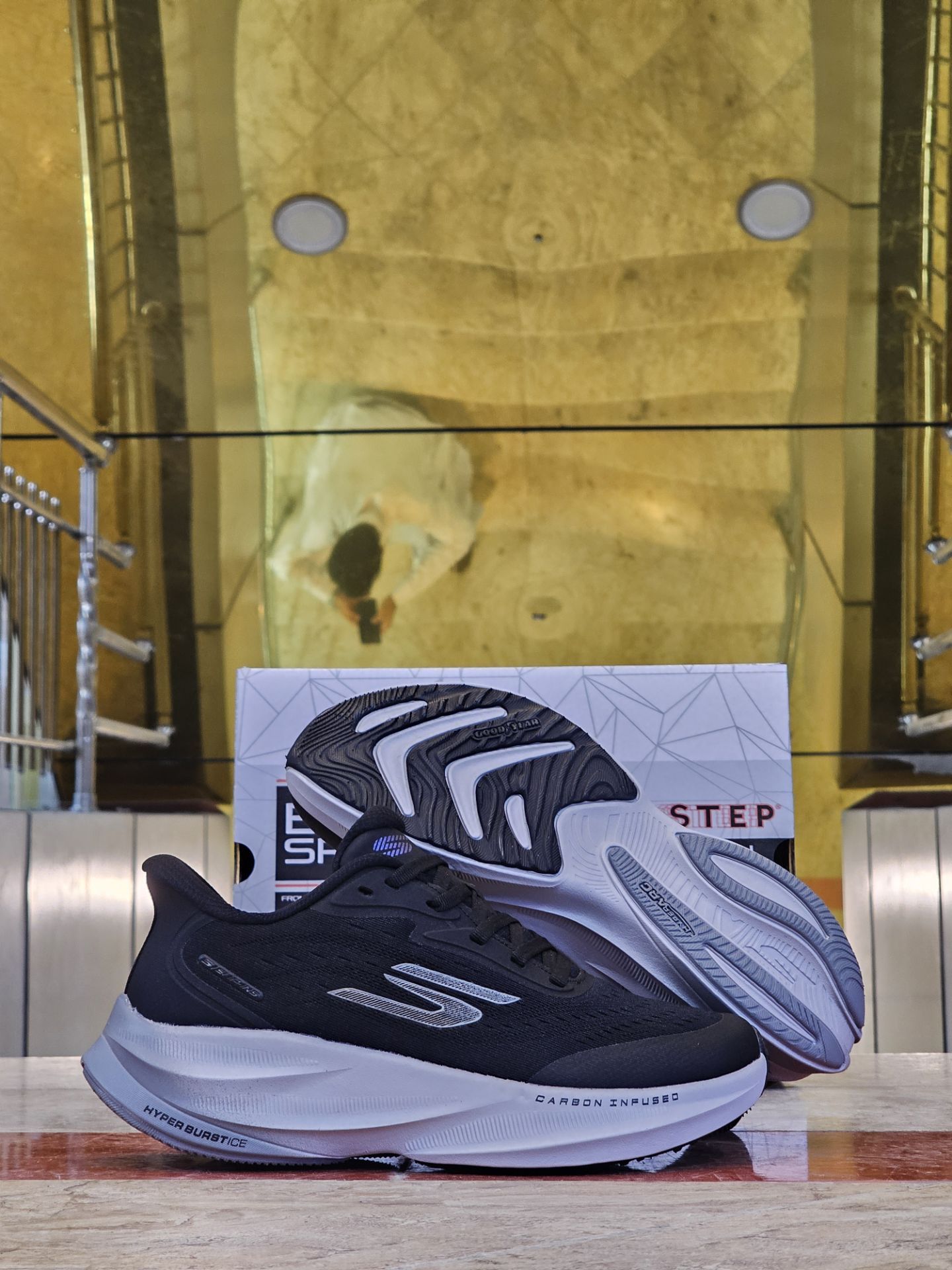 کتونی زنانه اسکیچرز هایپربرست کربن مسترکوالیتی/Skechers Hyper Burst Carbon/ساخت ویتنام وارداتی/سایز۳۷ الی ۴۰/فروش تکی و عمده ضمانت کیفیت کالا