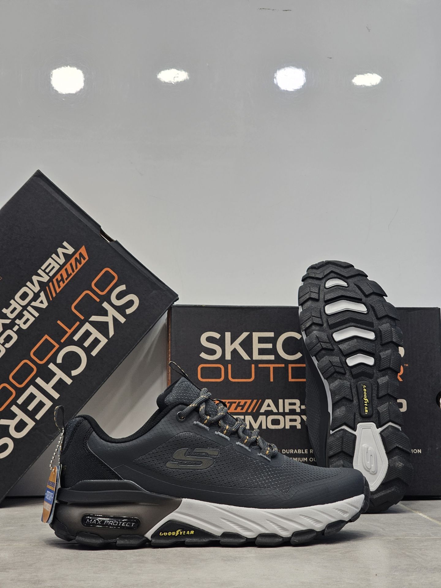 کتونی اسکیچرز پروتکتSkechers Max Protect Goodyear ساخت ویتنام وارداتی سایز ۴۰ الی ۴۵ بالاترین کیفیت درجه ۱/ضمانت کیفیت کالا/فروش تکی و عمده