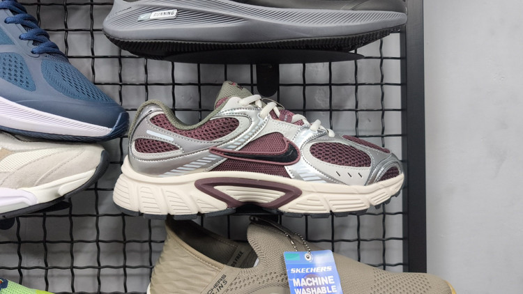 کتونی زنانه نایک وی فایو کی Nike v5k run ساخت ویتنام وارداتی سایز 37 الی 40/ضمانت کیفیت کالا/فروش تکی و عمده