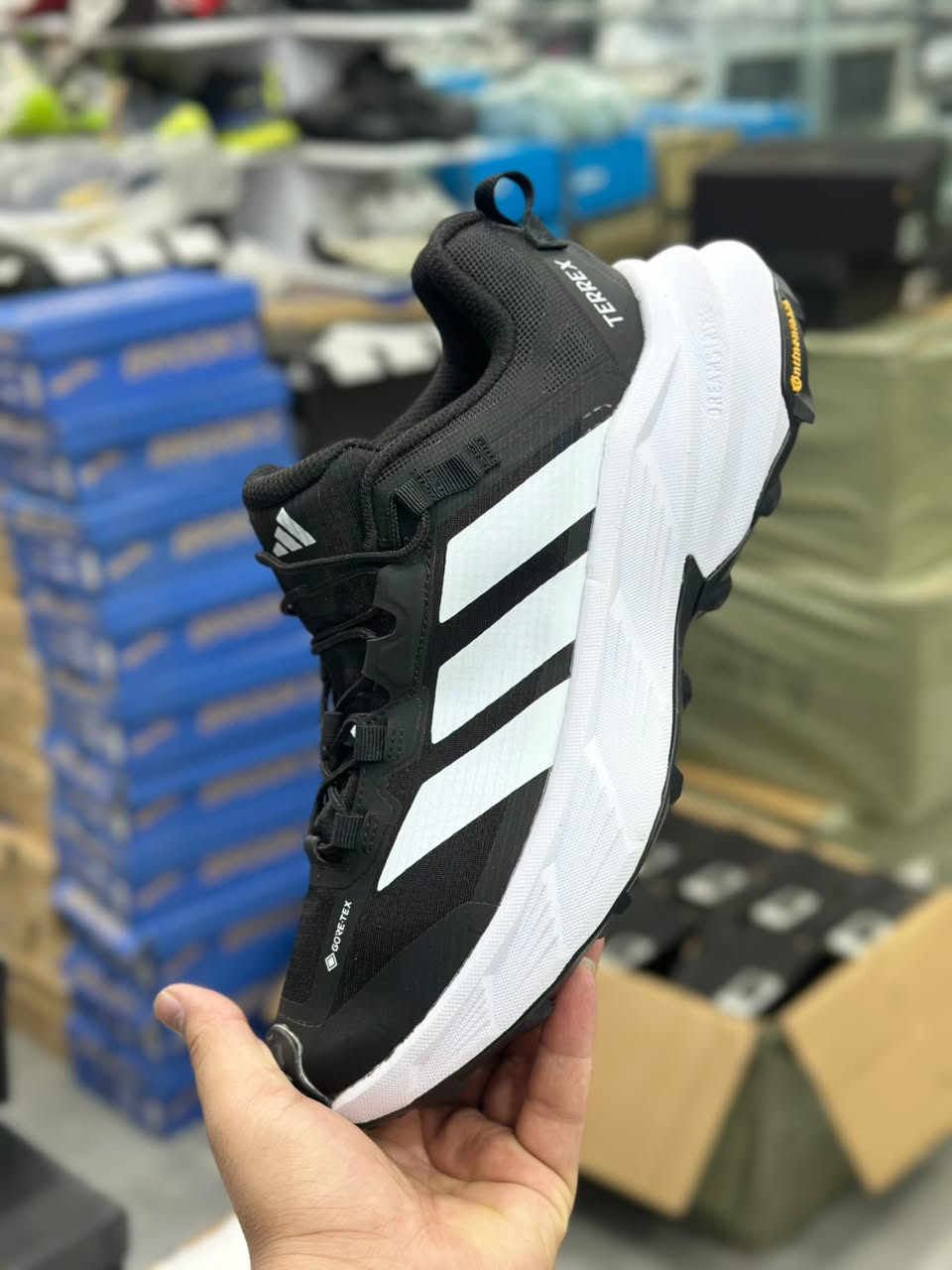 کتونی مردانه آدیداس ترکس TERREX Agravic GTX ساخت ویتنام وارداتی تریل رانینگ سایز ۴۰ الی۴۵ فروش تکی و عمده ضمانت کیفیت کالا