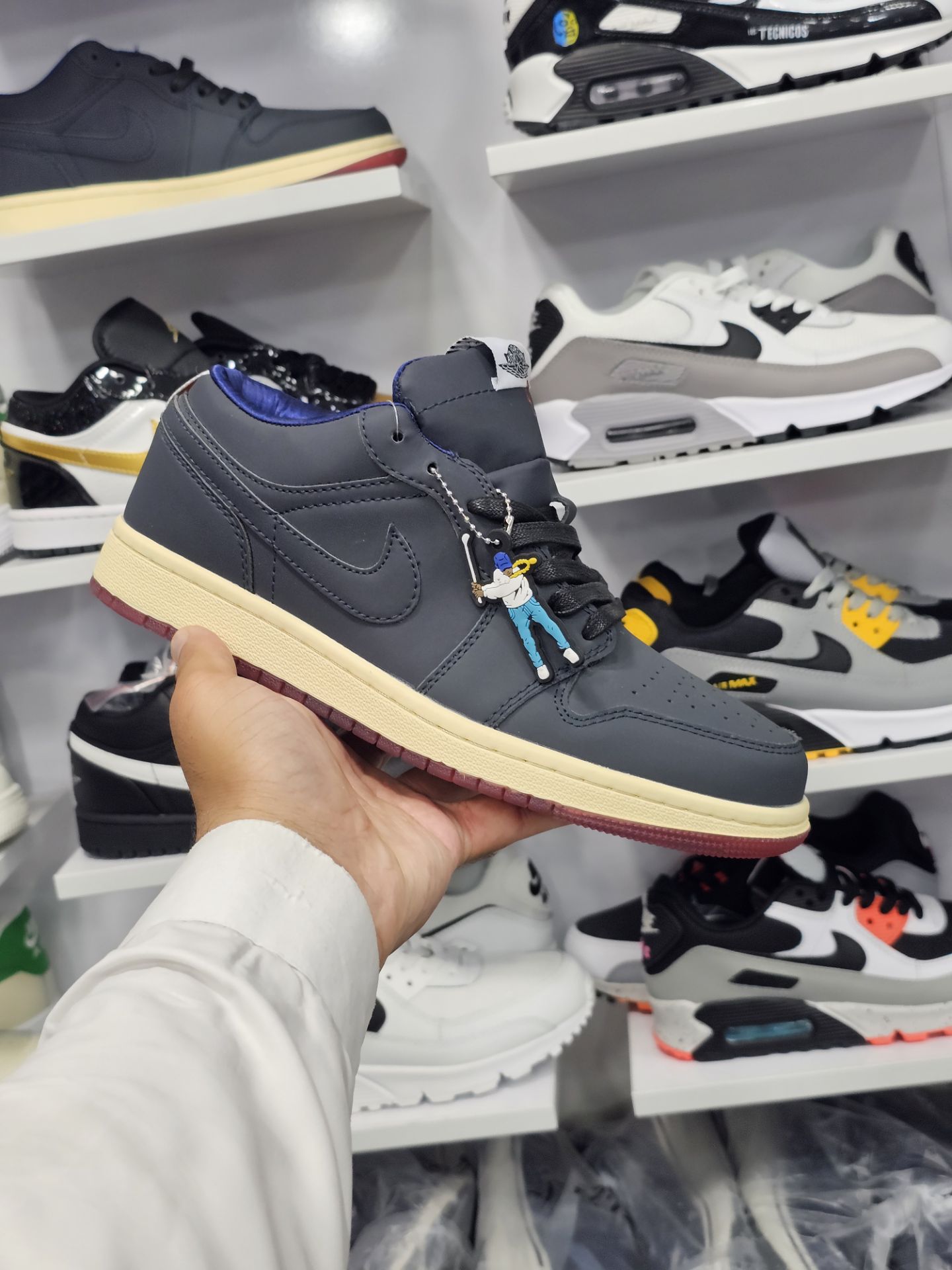 کتونی مسترکوالیتی نایک ایر جردن وان بدون ساق Nike Air Jordan 1 Low وارداتی ساخت ویتنام سایز ۴۰ الی ۴۵فروش تکی و عمده ضمانت کیفیت کالا
