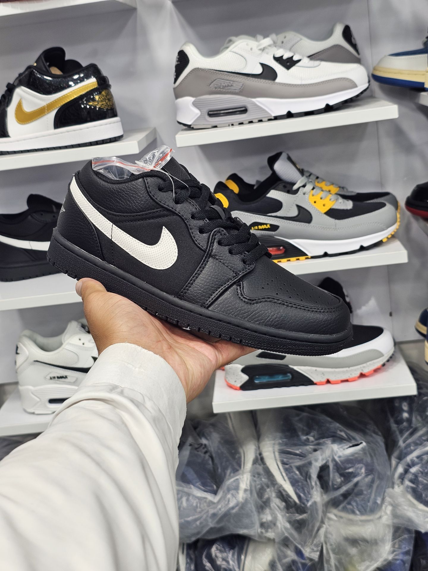 کتونی مسترکوالیتی نایک ایر جردن وان بدون ساق Nike Air Jordan 1 Low وارداتی ساخت ویتنام سایز ۴۰ الی ۴۵فروش تکی و عمده ضمانت کیفیت کالا