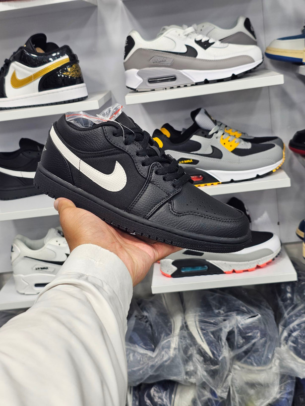 کتونی مسترکوالیتی نایک ایر جردن وان بدون ساق Nike Air Jordan 1 Low وارداتی ساخت ویتنام سایز ۴۰ الی ۴۵فروش تکی و عمده ضمانت کیفیت کالا