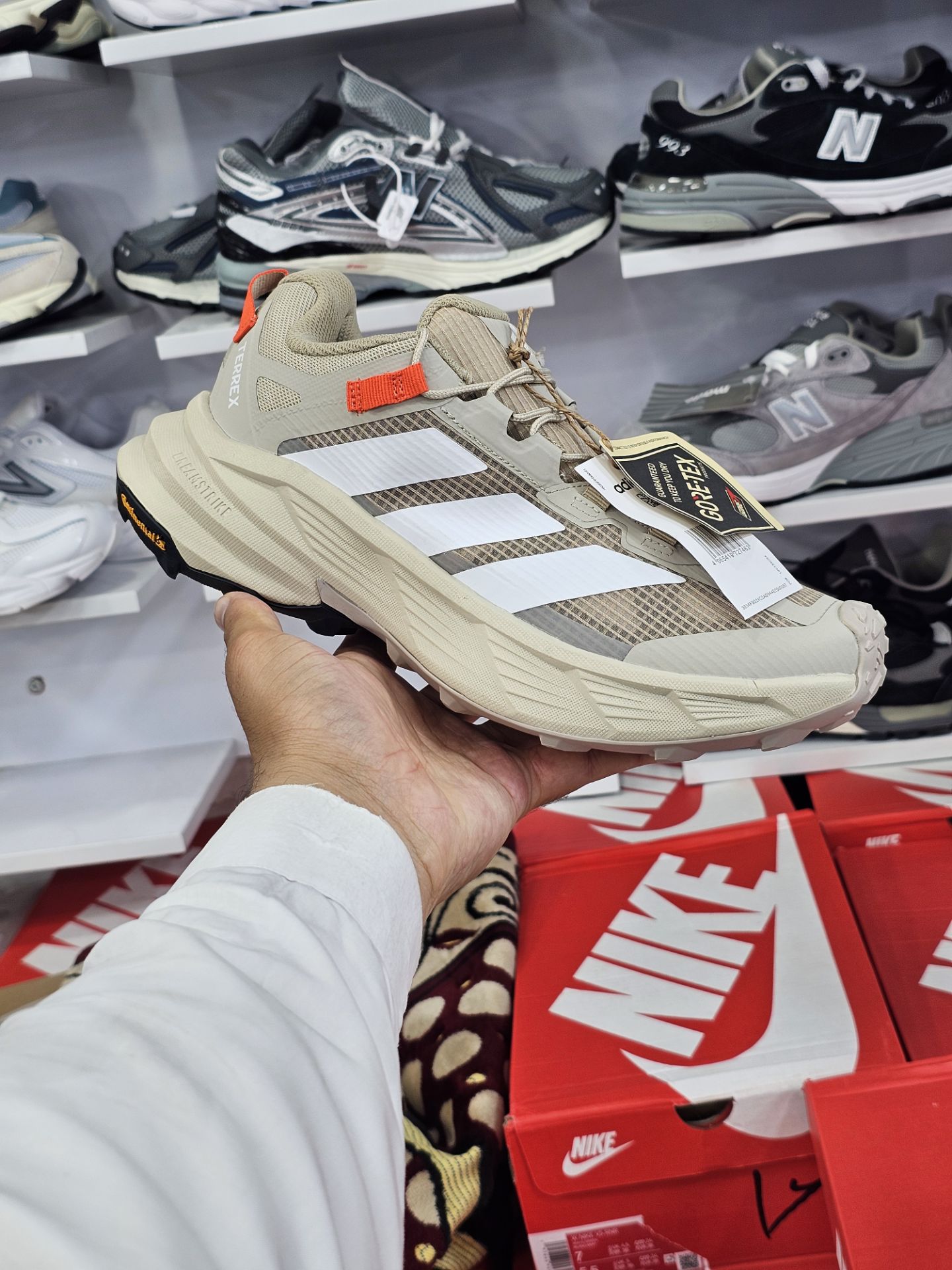 کتونی آدیداس ترکس TERREX Agravic GTX ساخت ویتنام وارداتی تریل رانینگ سایز ۴۰ الی۴۵ فروش تکی و عمده ضمانت کیفیت کالا
