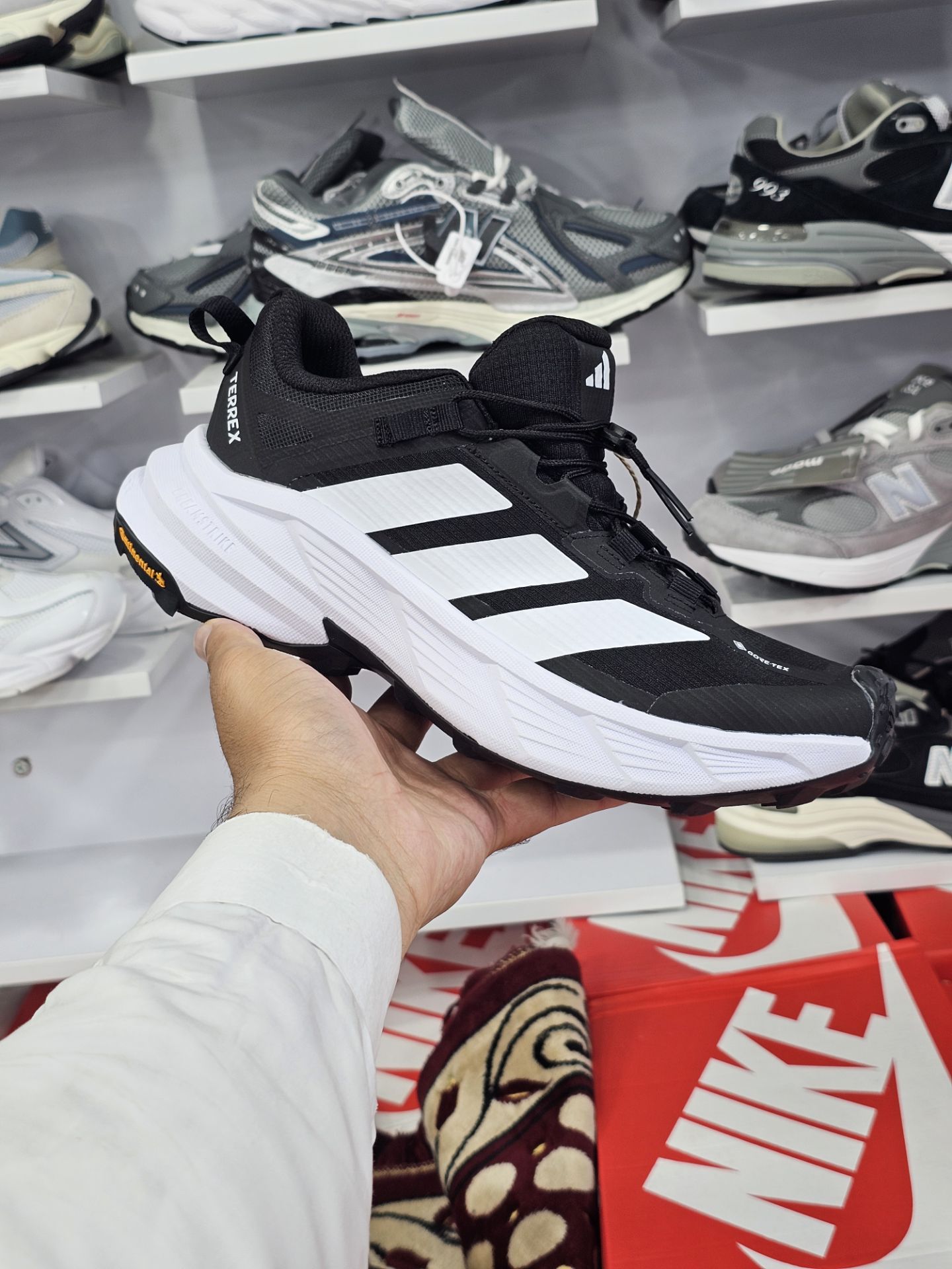 کتونی مسترکوالیتی آدیداس ترکس TERREX Agravic GTX ساخت ویتنام وارداتی تریل رانینگ سایز ۴۰ الی۴۵ فروش تکی و عمده ضمانت کیفیت کالا