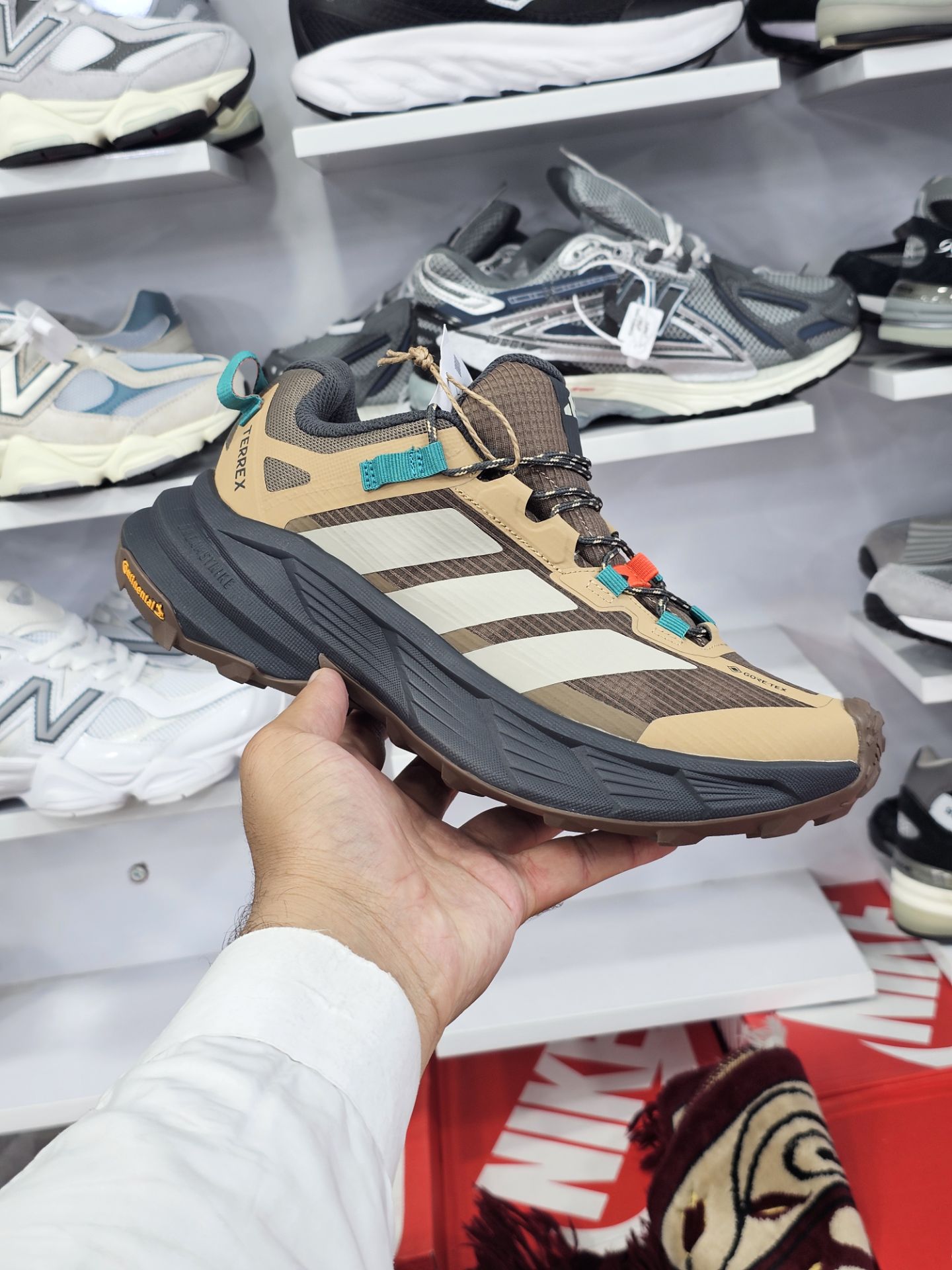 کتونی مردانه آدیداس ترکس TERREX Agravic GTX ساخت ویتنام وارداتی تریل رانینگ سایز ۴۰ الی۴۵ فروش تکی و عمده ضمانت کیفیت کالا